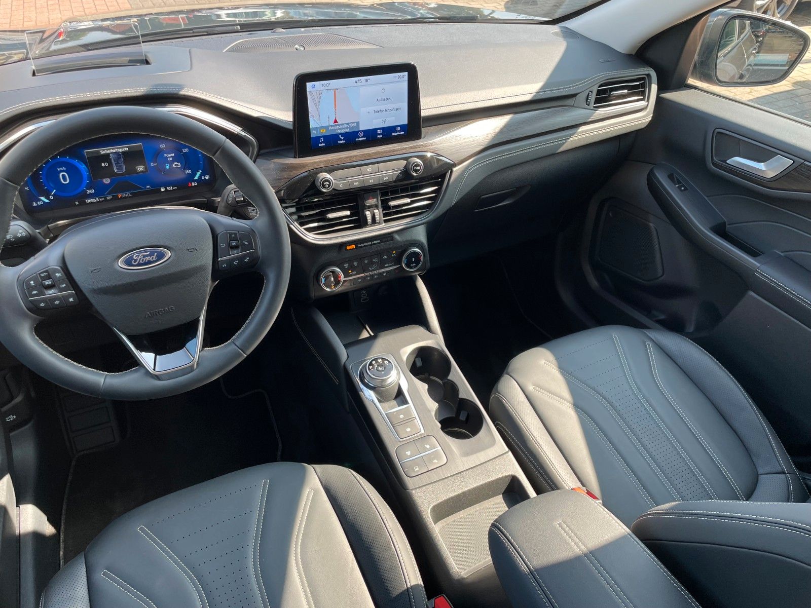 Ford Kuga FHEV Vignale - Samsaru's Car Outlet