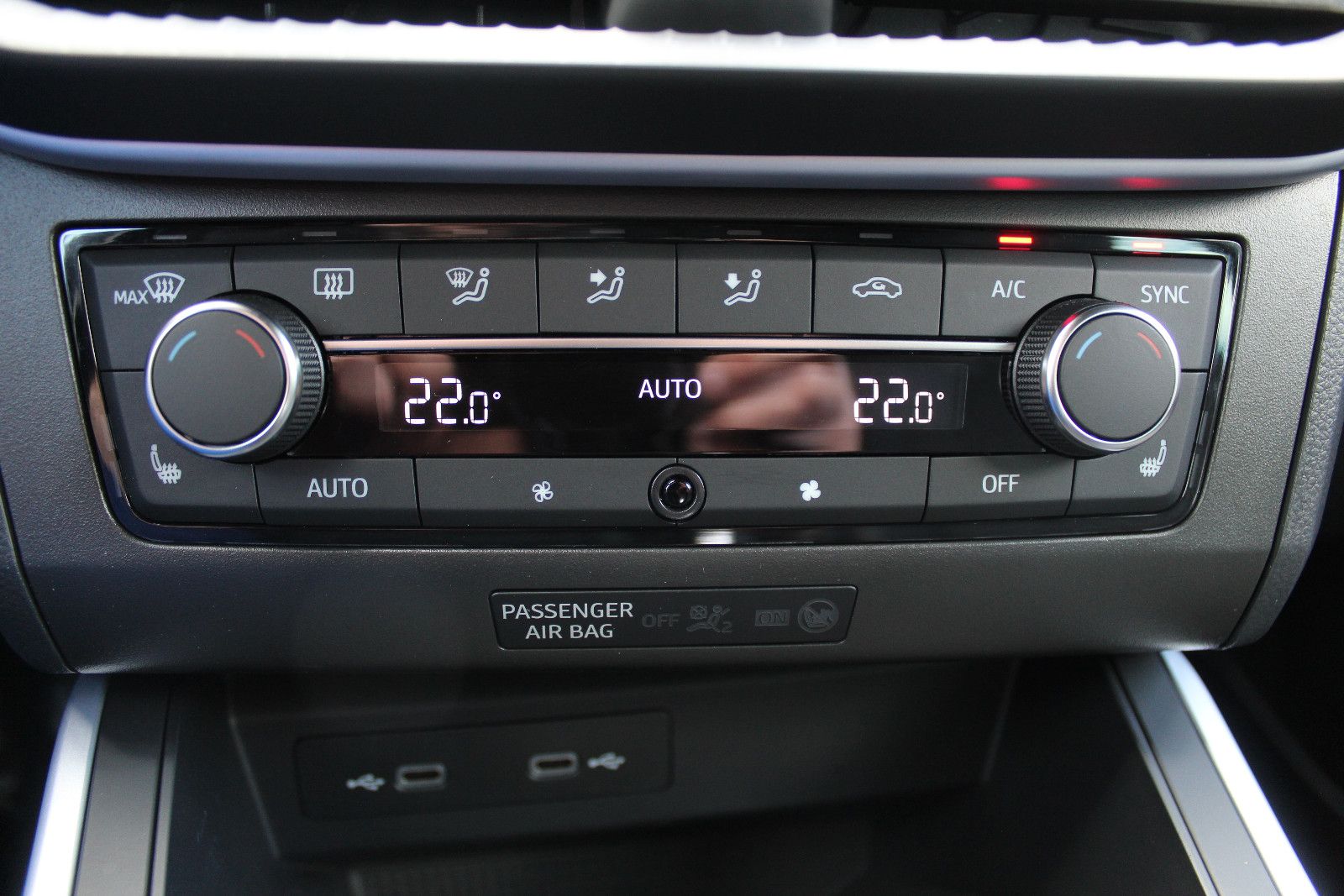 Seat Arona FR 1,5 TSI DSG DINAMICA AHK LED ACC SPUR