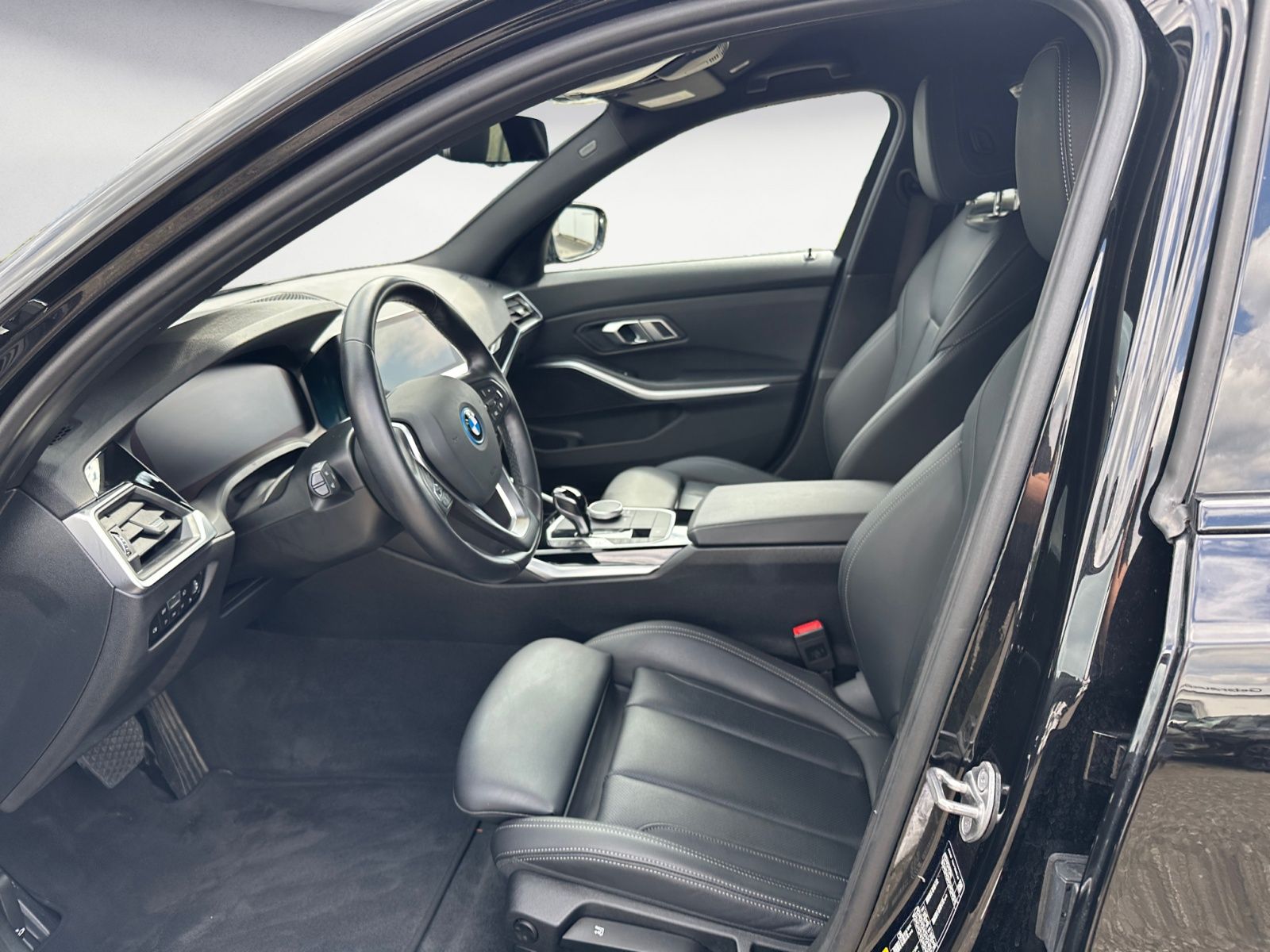 BMW 320e Touring Sport Line - Samsaru's Car Outlet