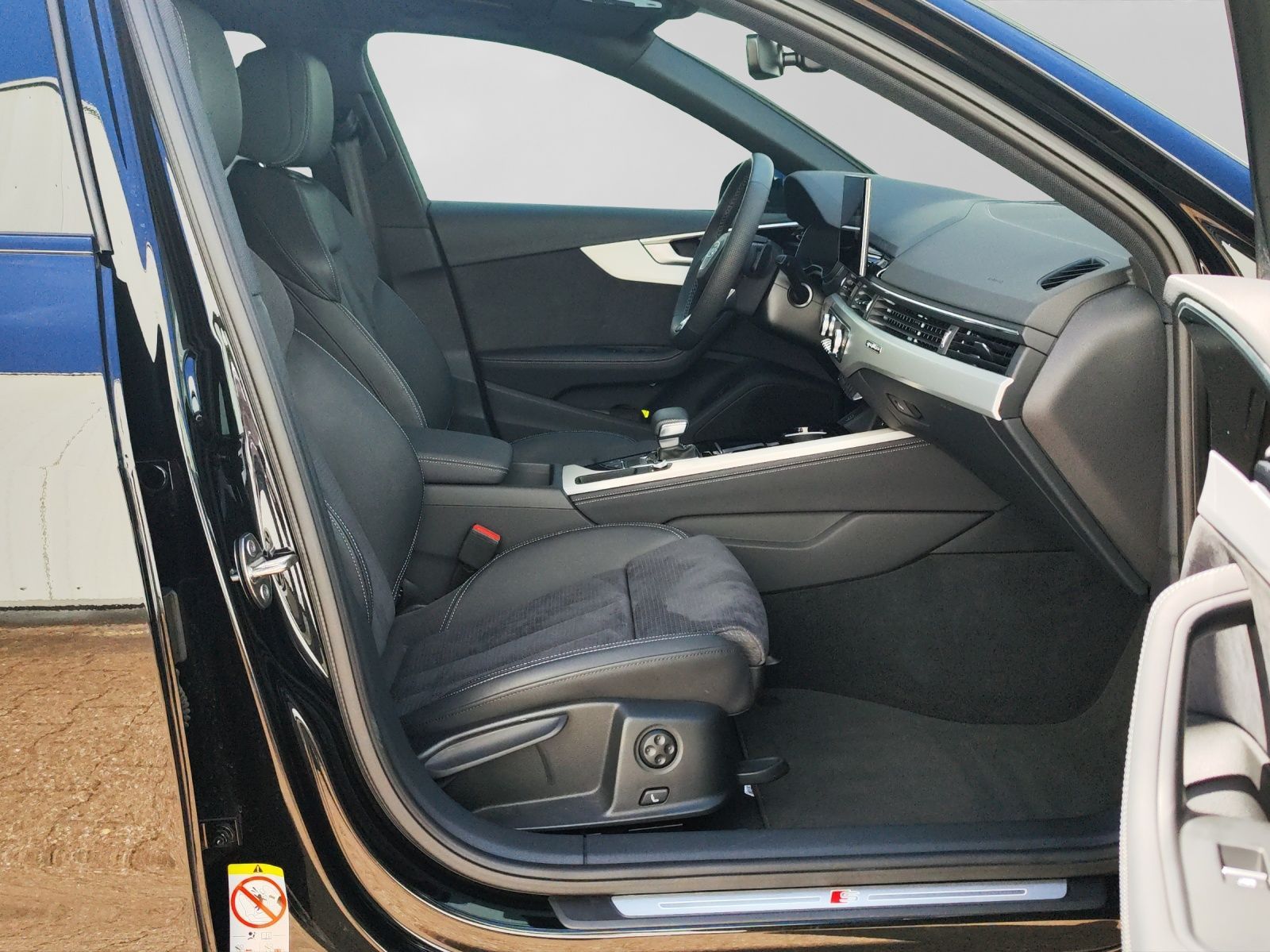 Audi A4 Avant 40 TFSI Q 2x S LINE MATRIX AHK LM19 KAM