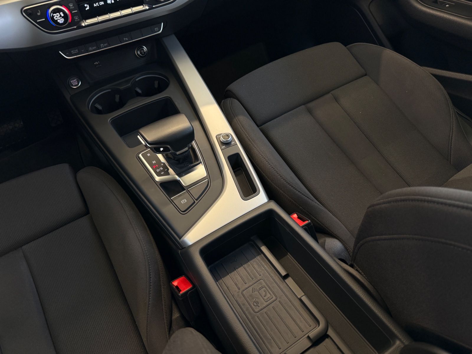 Audi A4 Lim. 40 TDI quattro advanced /1Hd./Matrix/ACC