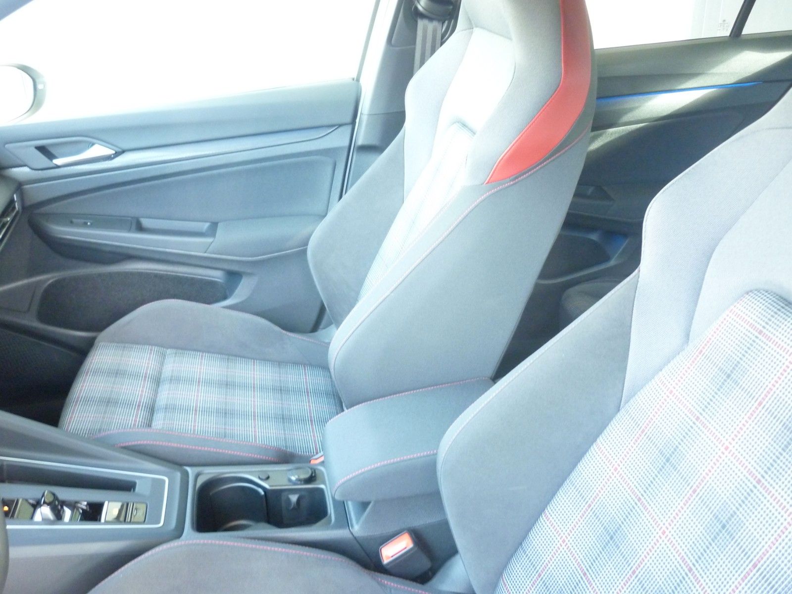 Volkswagen Golf VIII 2.0 GTI - Samsaru's Car Outlet