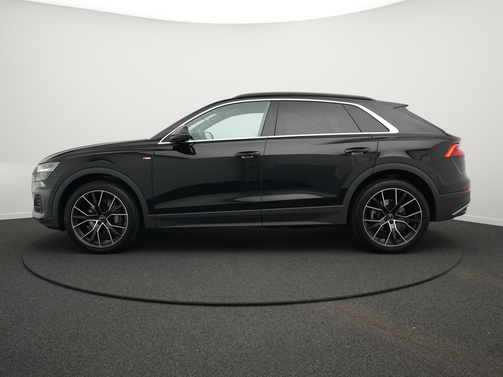 Audi Q8 55 TFSI quattro tiptronic 2x S line