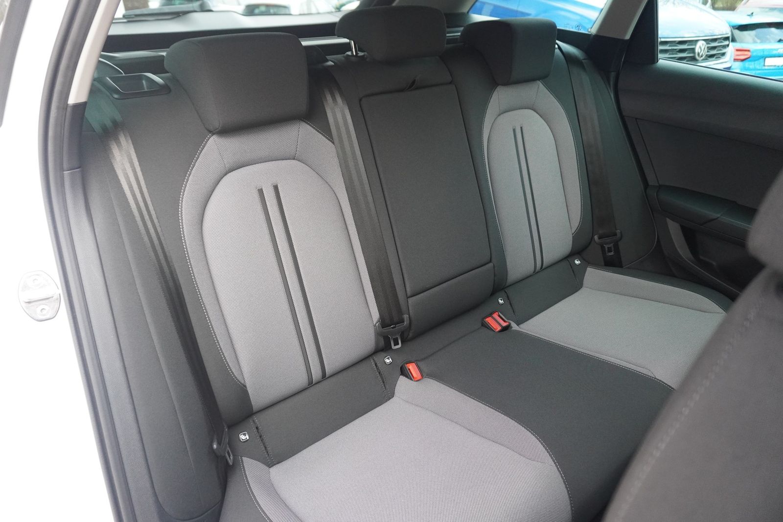 Seat Leon ST 2.0 TDI DSG LED Navi ACC DAB AHK Kamera