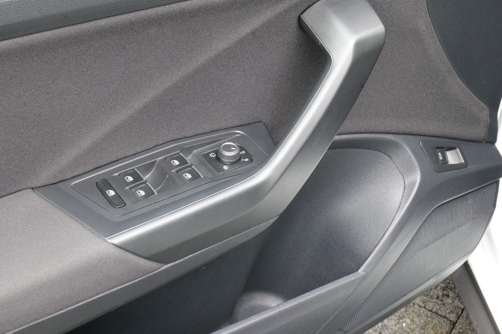 Volkswagen T-ROC Sport 1.5 TSI - Samsaru's Car Outlet