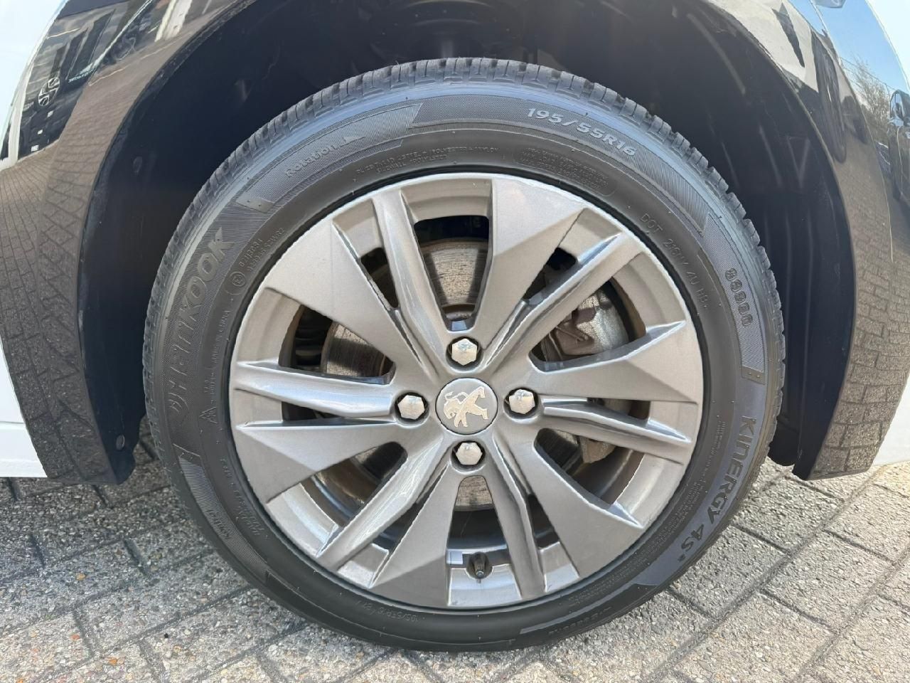 Peugeot 208 e- Allure Pack - Samsaru's Car Outlet