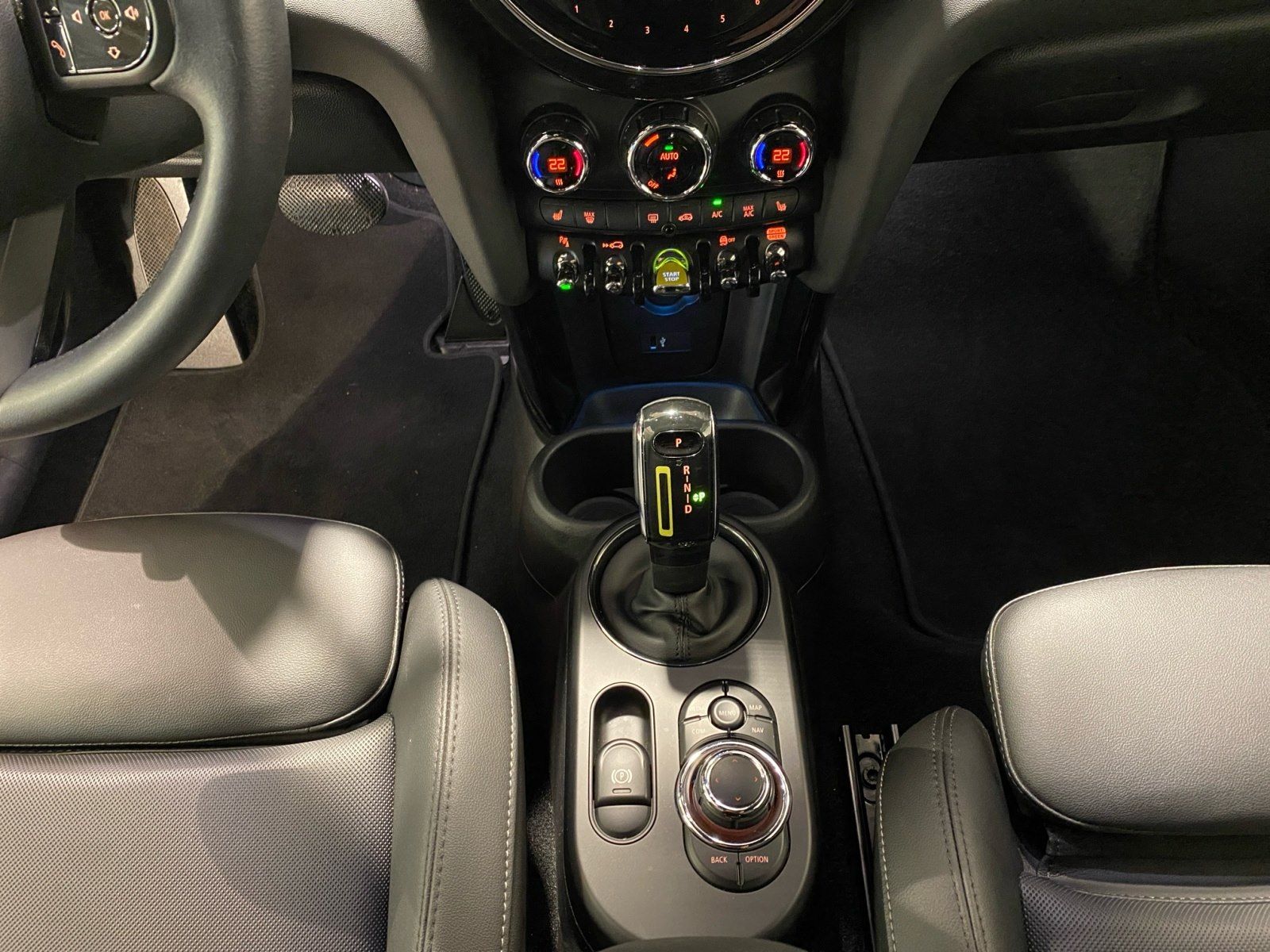 MINI Cooper SE - Samsaru's Car Outlet