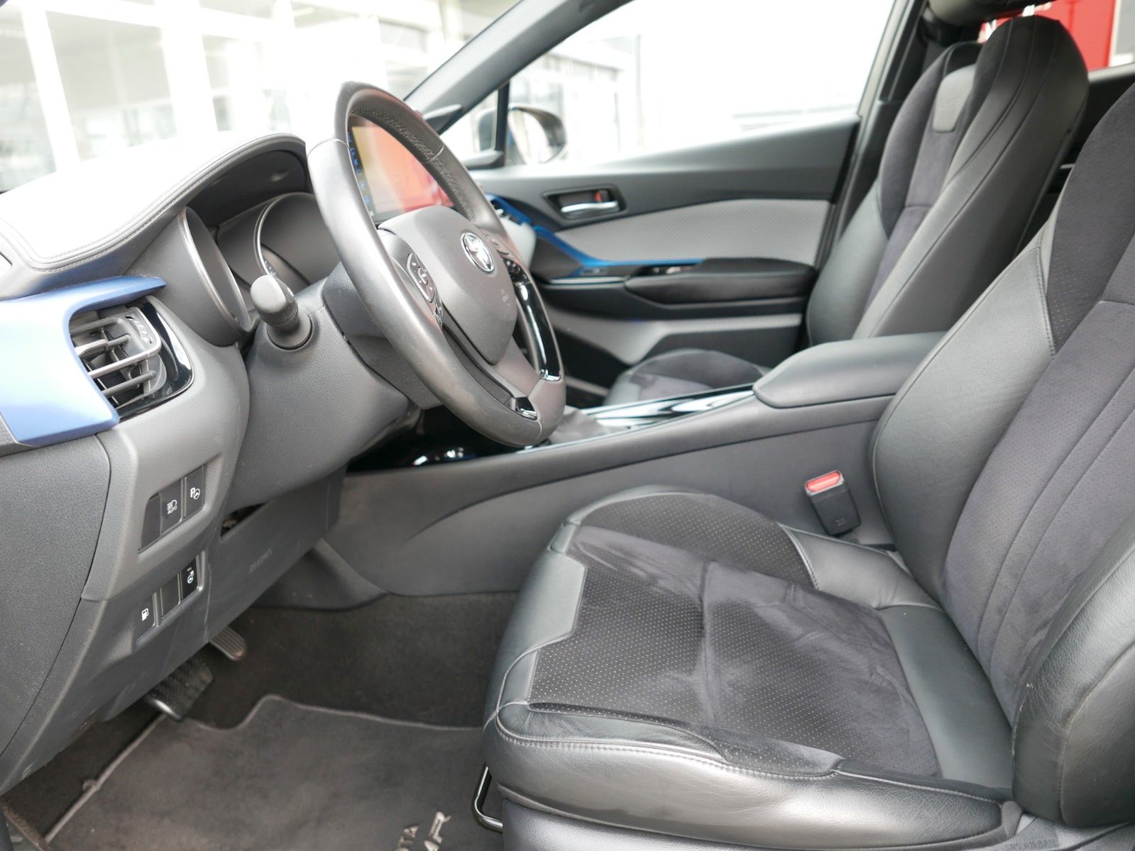 Toyota C-HR Hybrid Style Selection - Samsaru's Car Outlet