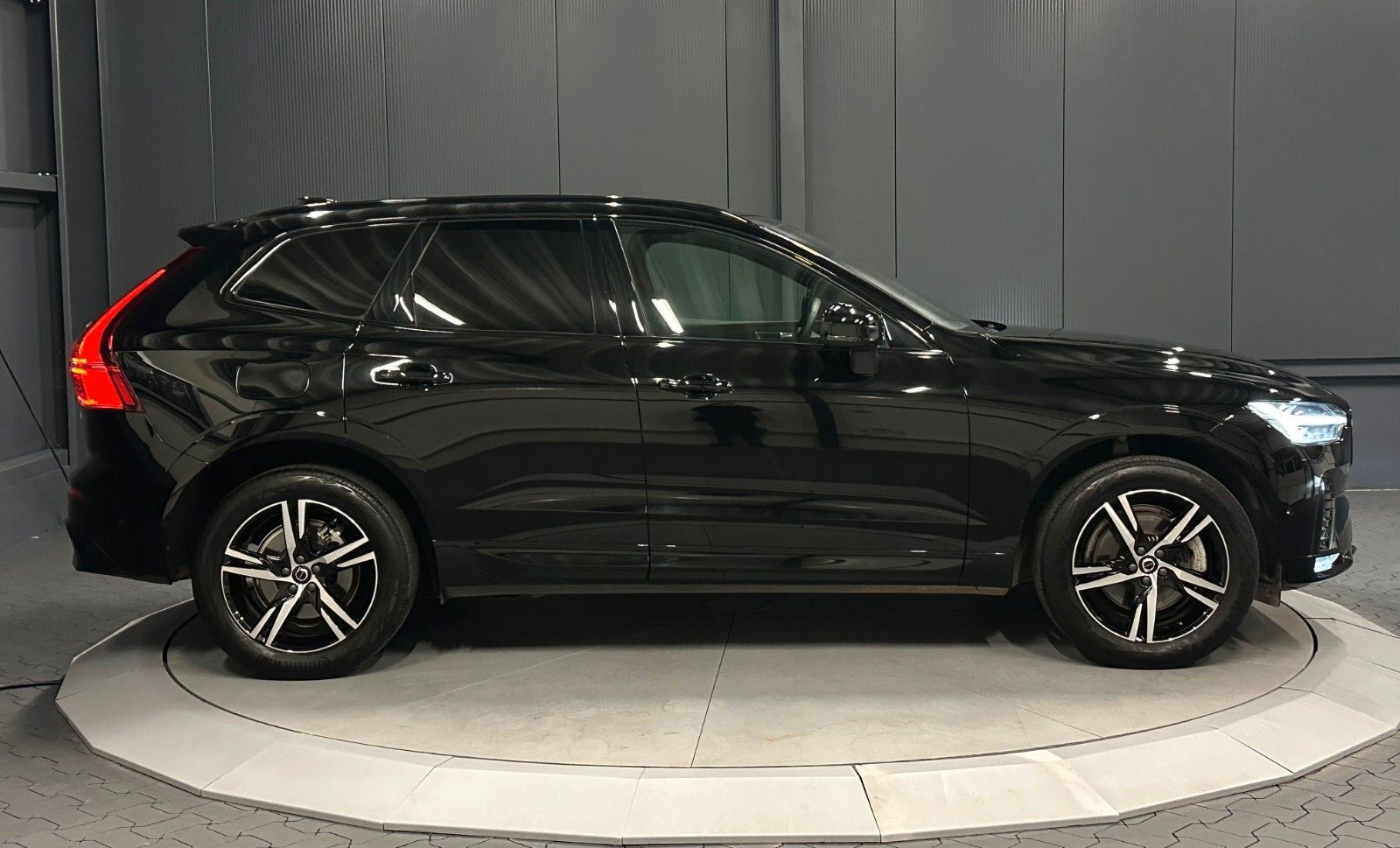 Volvo XC60 R-Design AWD *19Zoll*AHK*360°*Harman/Kardon