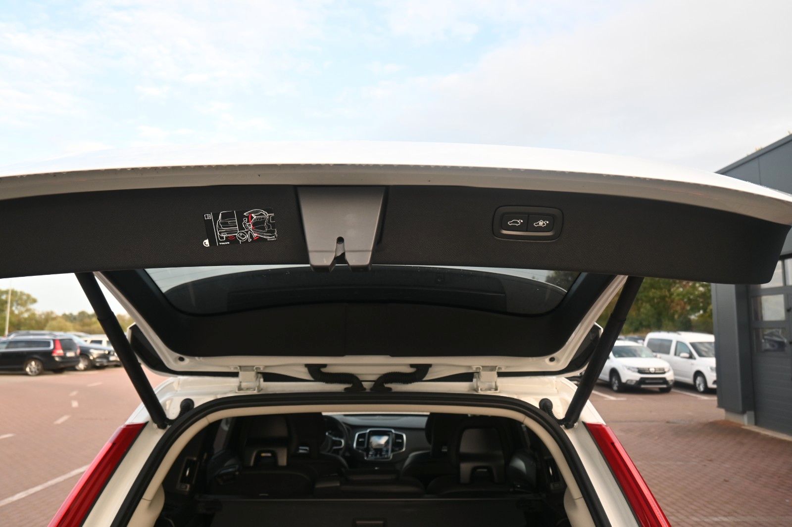 Volvo XC90 Inscription PHEV AWD - Samsaru's Car Outlet