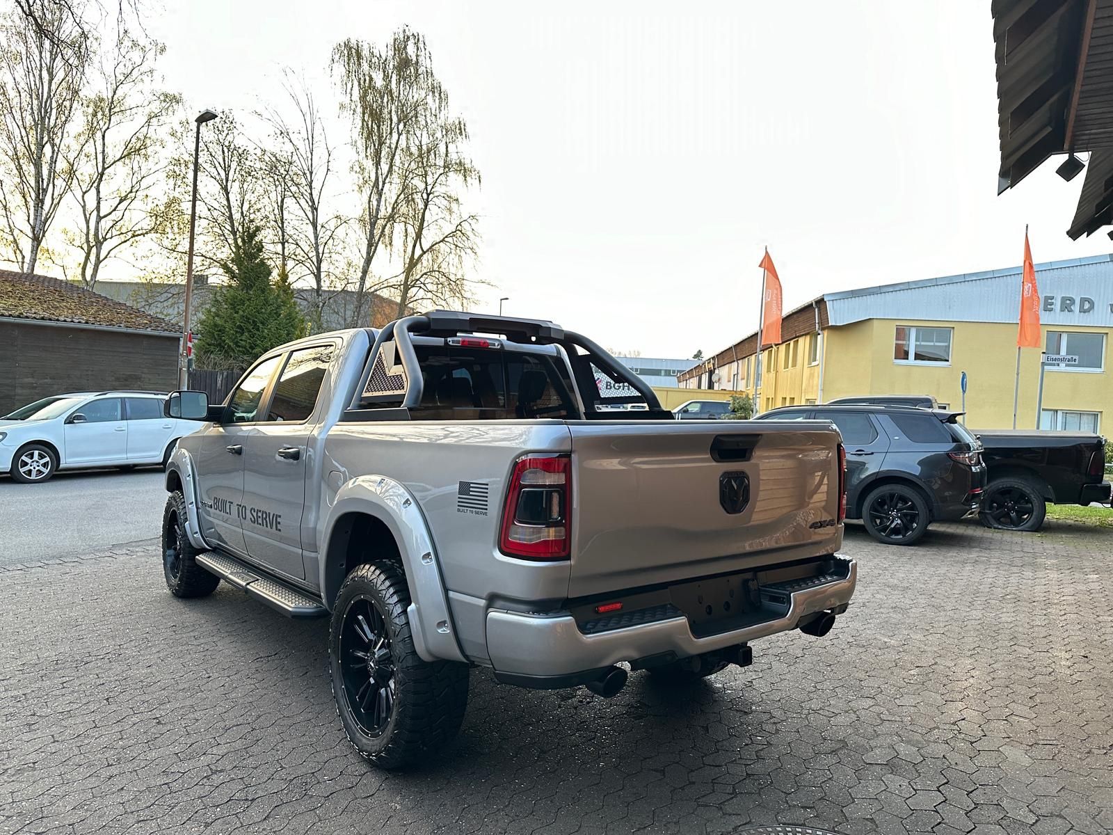 Dodge BUILT TO SERVE*4X4*OFF-ROAD*BÜGEL*AHK*NAVI*SERVI