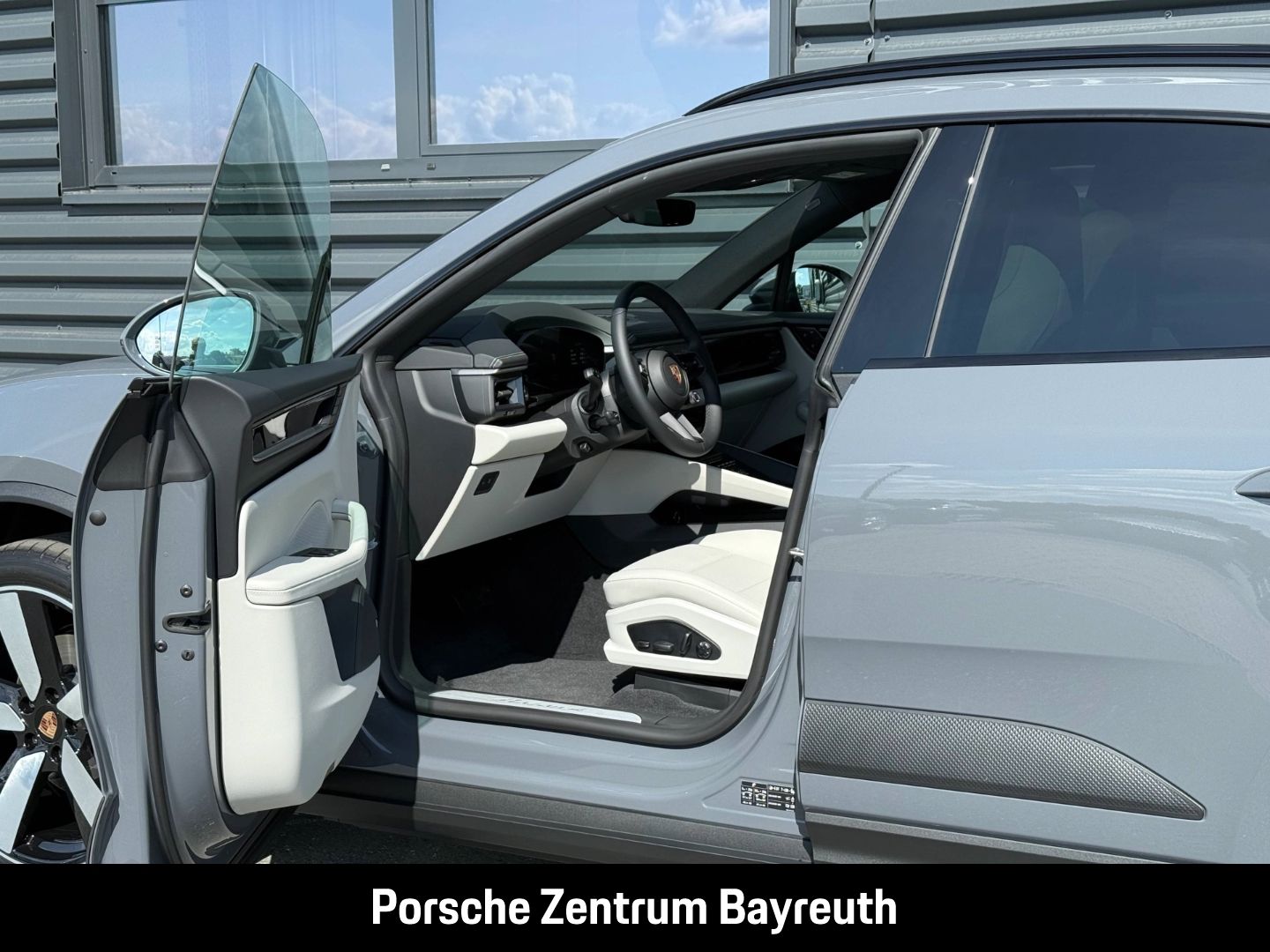 Porsche Macan 4 *AHV*MATRIX*INNO*HEADUP*BOSE*LUFTFEDER*