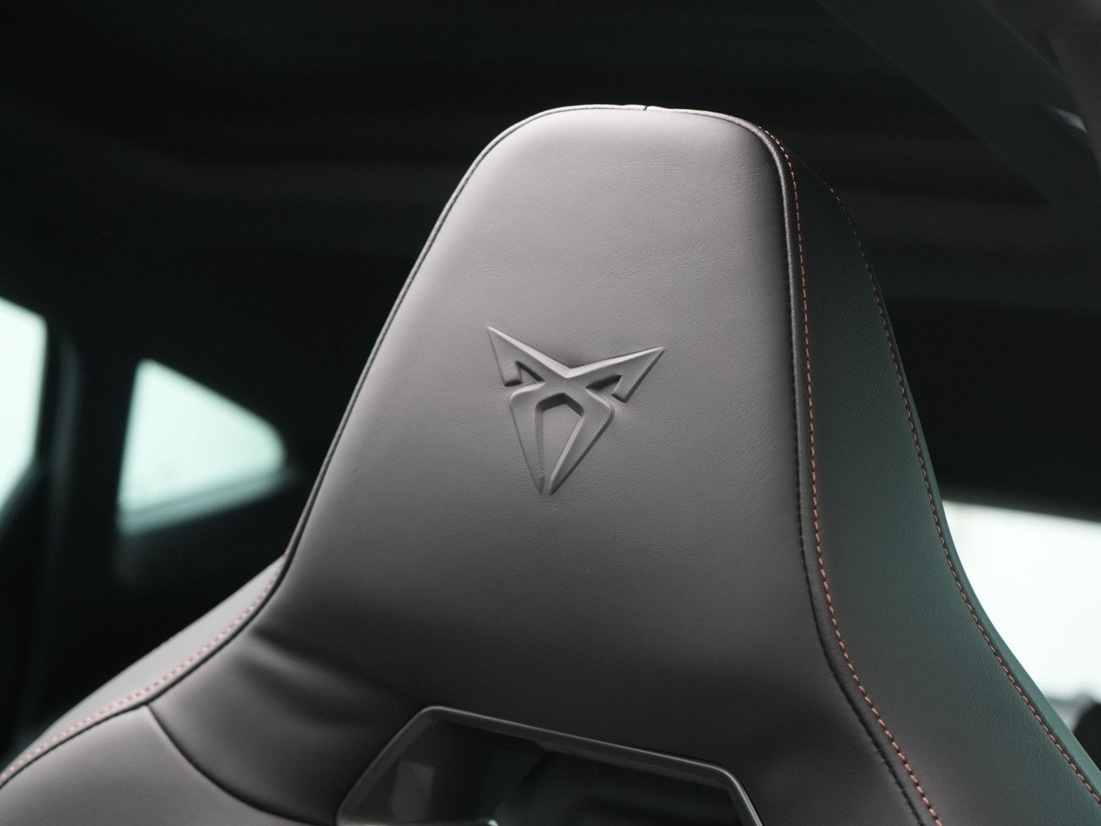 Cupra Formentor VZ NAVI VIRT CARPLAY KAM LED SHZ PDC