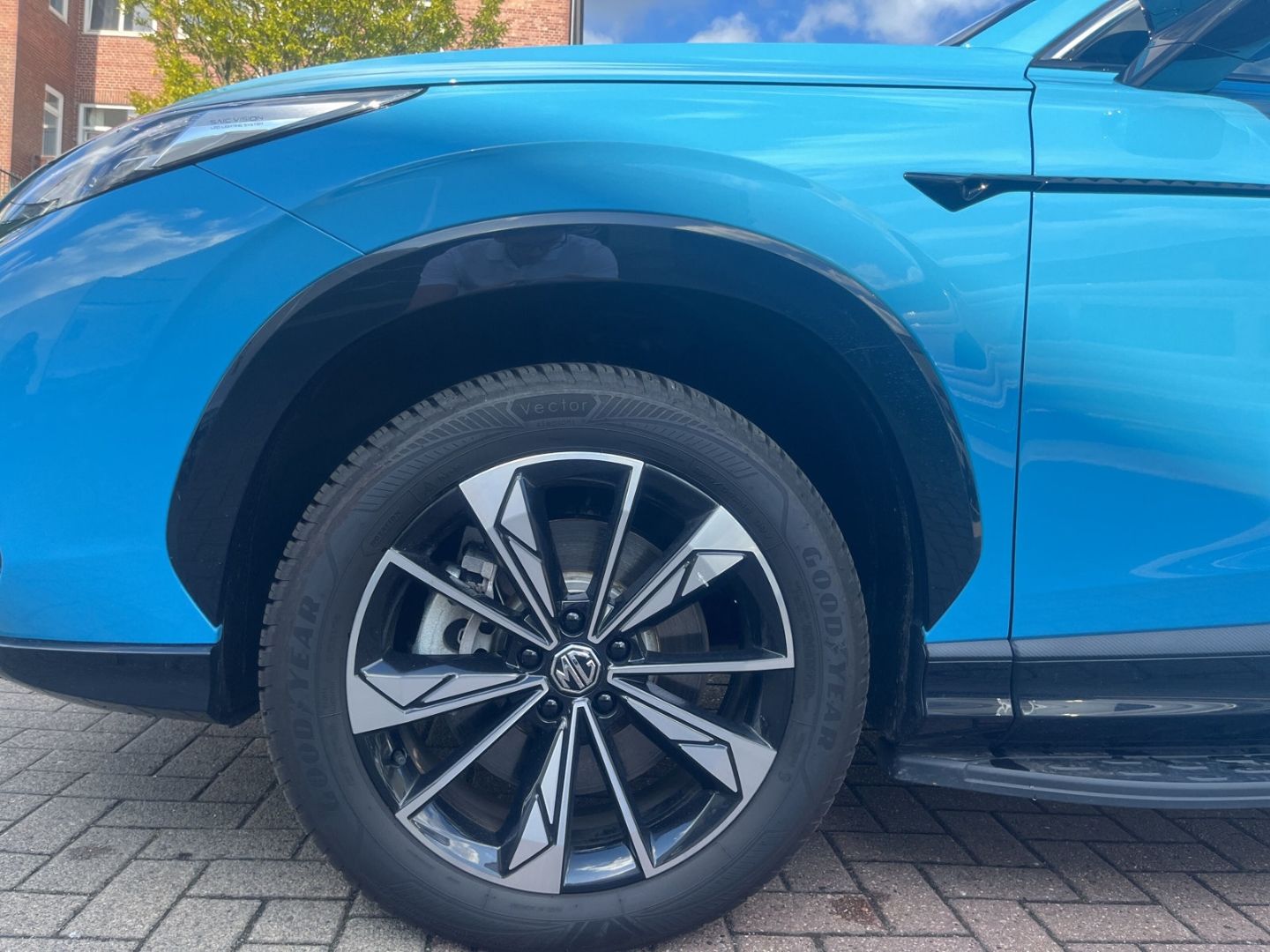 MG HS PHEV LUX VFW inkl. Ganzjahresreifen