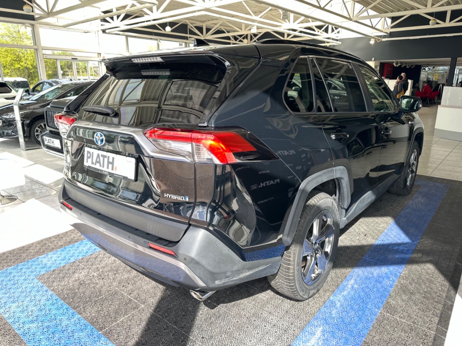 Toyota RAV 4 Hybrid - Samsaru's Car Outlet
