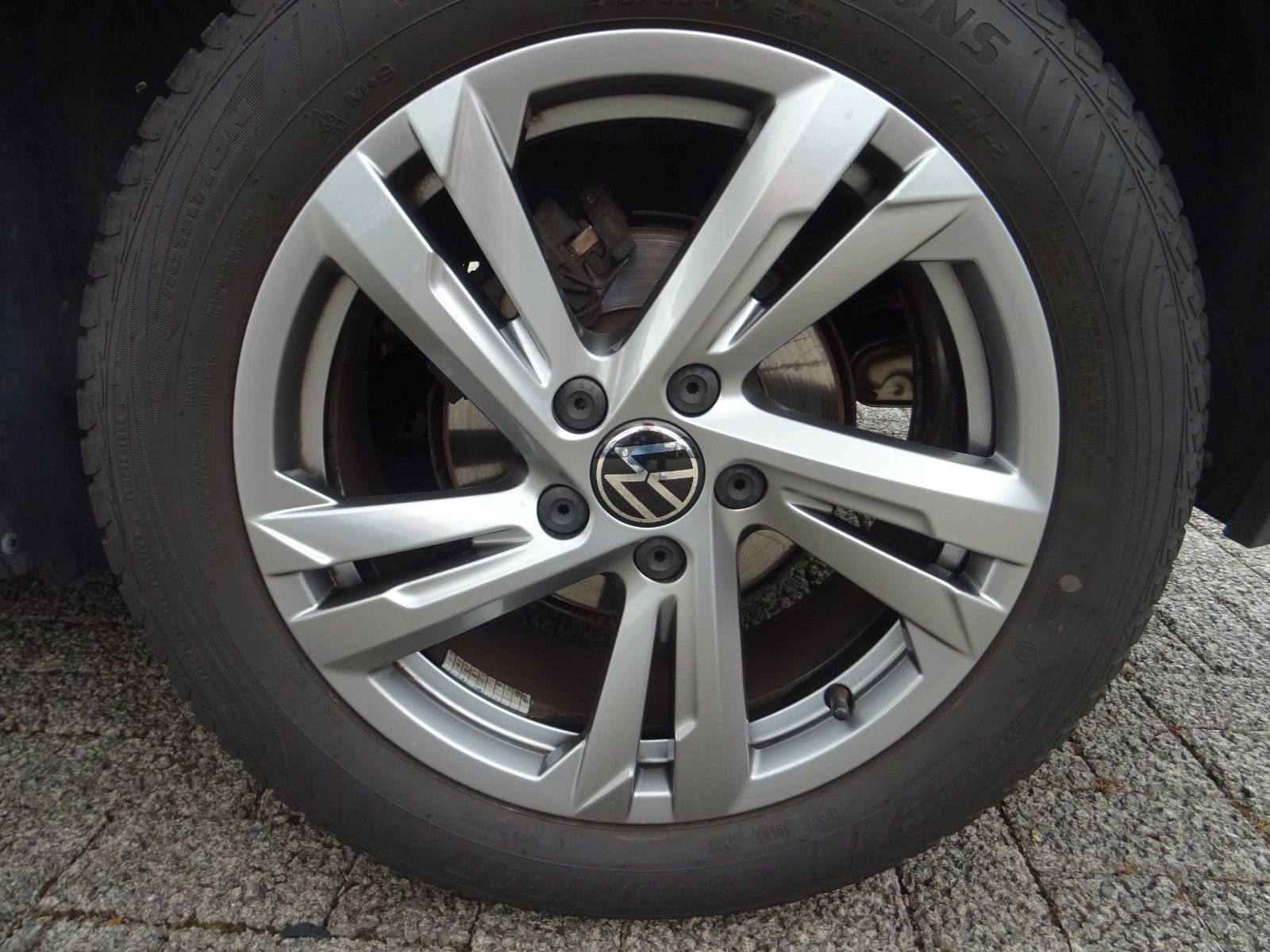 Volkswagen T-Roc R-Line - Samsaru's Car Outlet