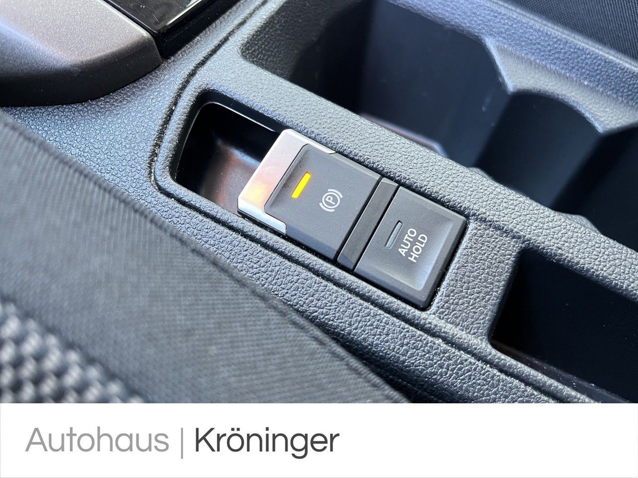 Volkswagen T-Roc 1.5 TSI DSG Style - Samsaru's Car Outlet