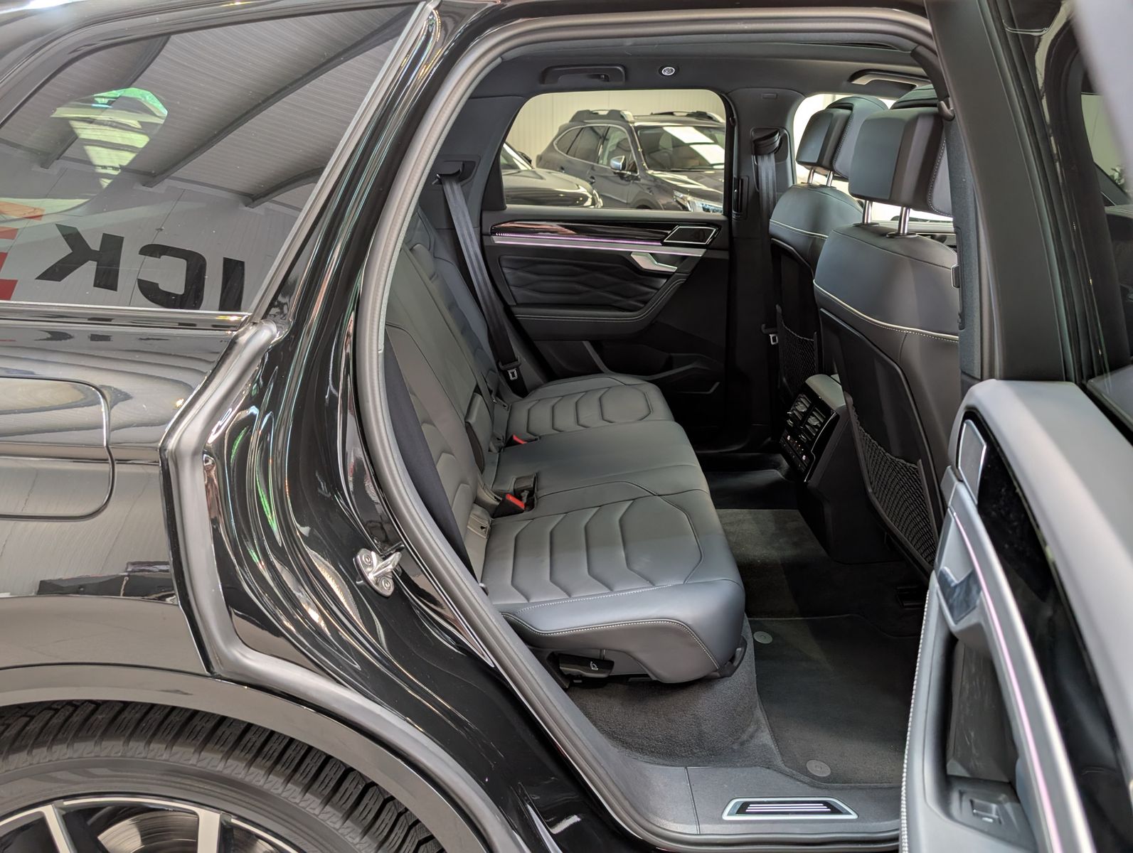 Volkswagen Touareg 3.0TDI 4M R-Line VOLL Black 22" UPE 114T