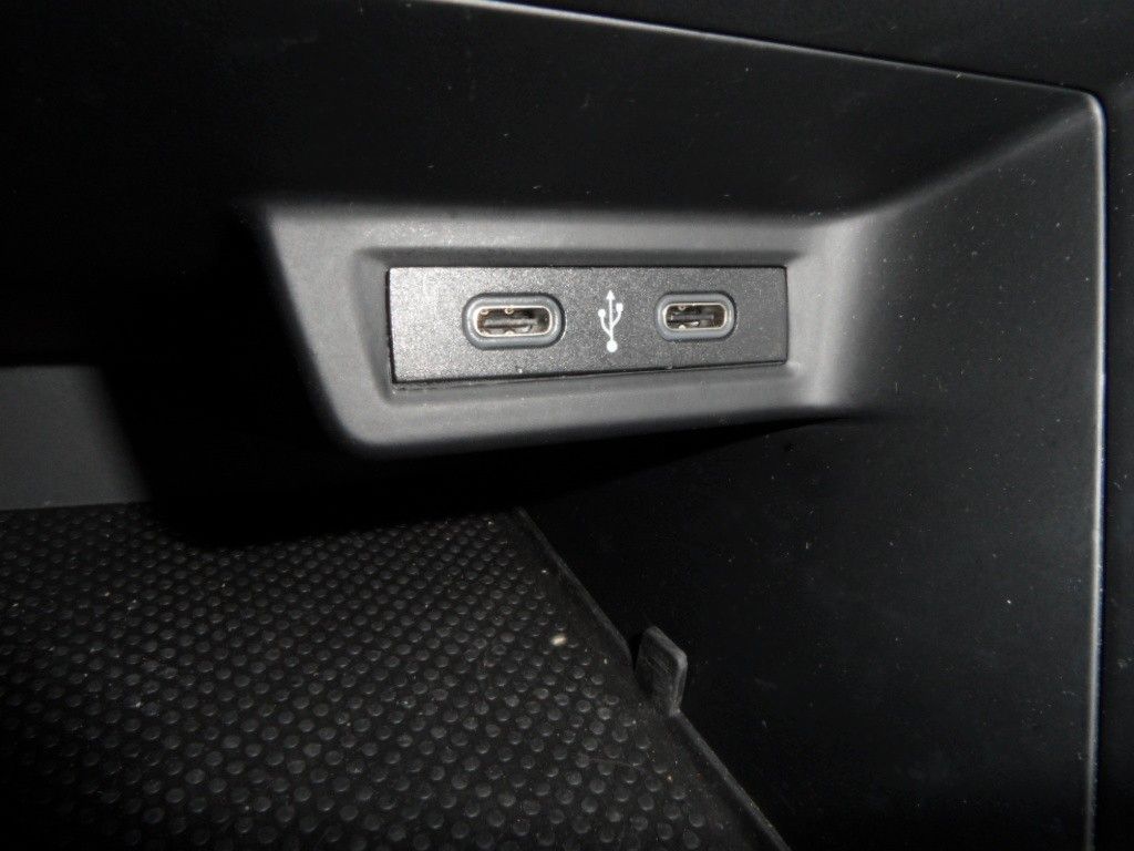 Volkswagen Polo 1.0 TSI Comfortline - Samsaru's Car Outlet