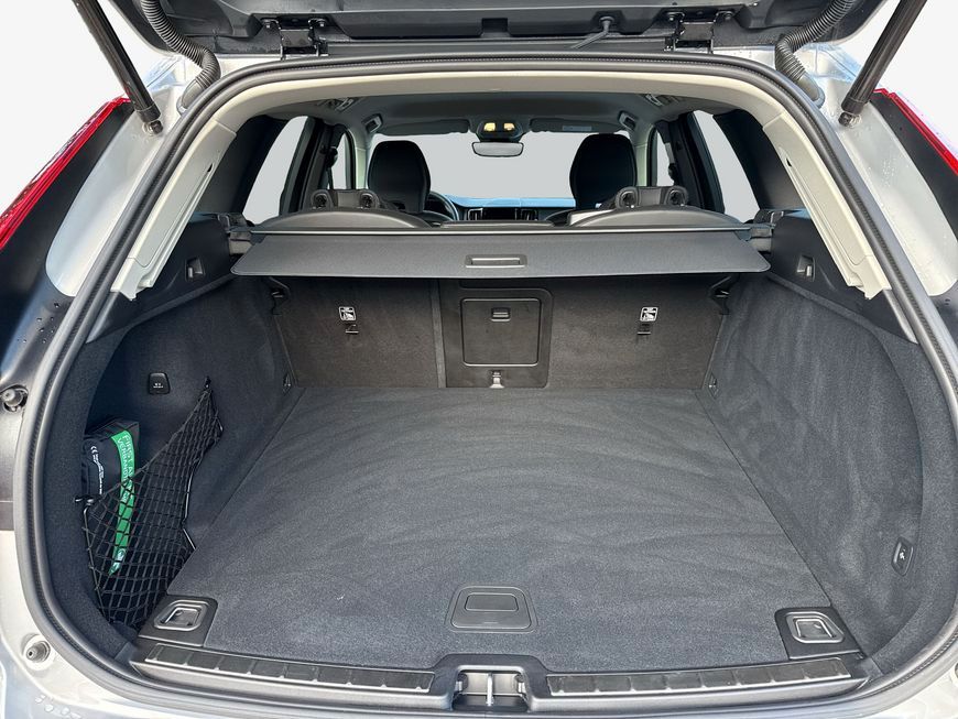 Volvo XC60 B5 B AWD Plus Dark