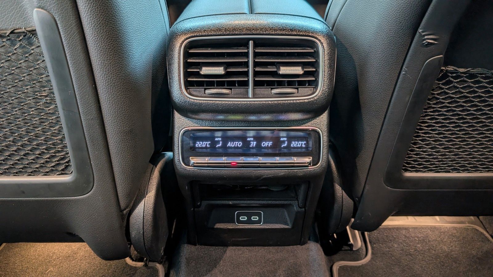 Mercedes-Benz GLE 300 d 4Matic Coupe AMG-MB100-AHK-PANO-DSTR+