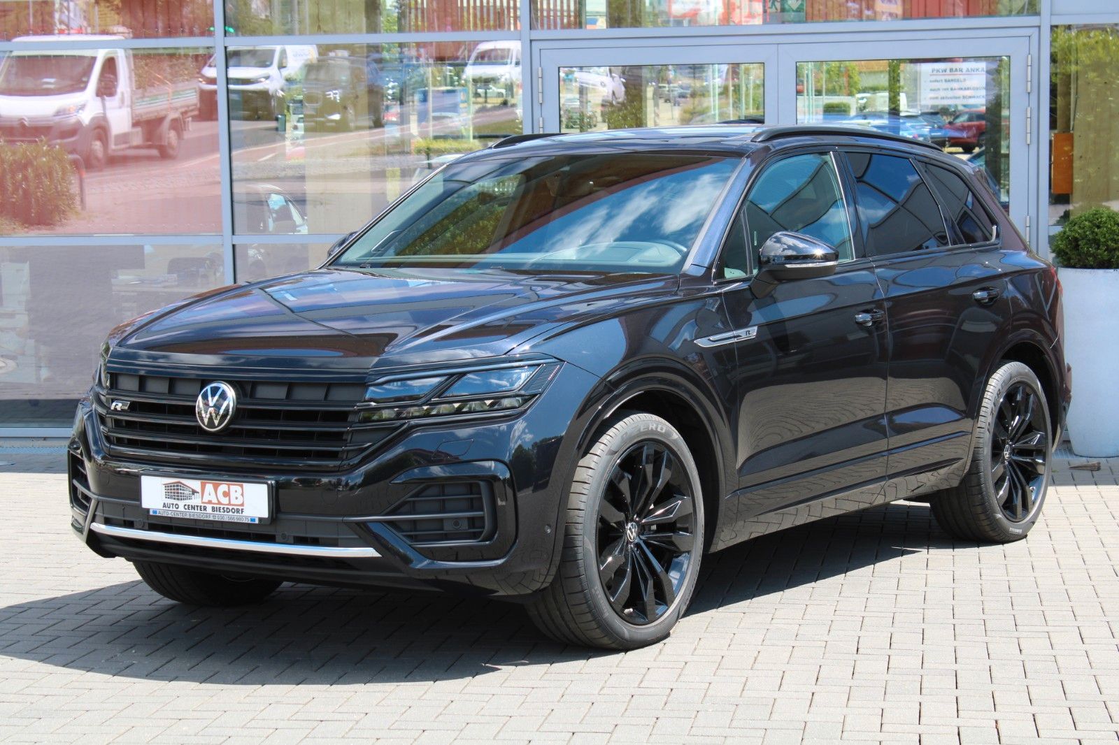 Volkswagen Touareg TDI R-Line - Samsaru's Car Outlet