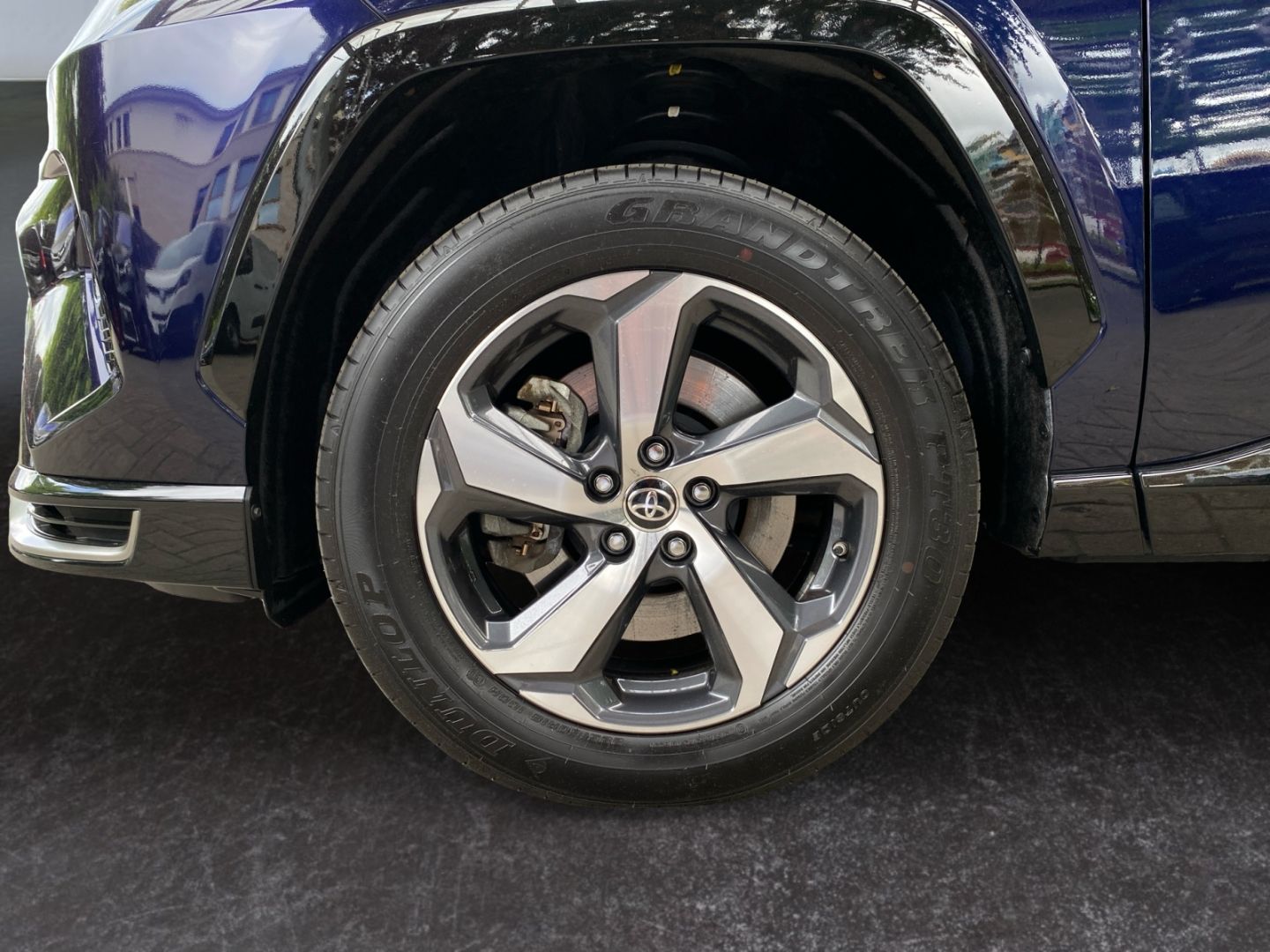 Toyota RAV 4 Plug-in Hybrid - Samsaru's Car Outlet