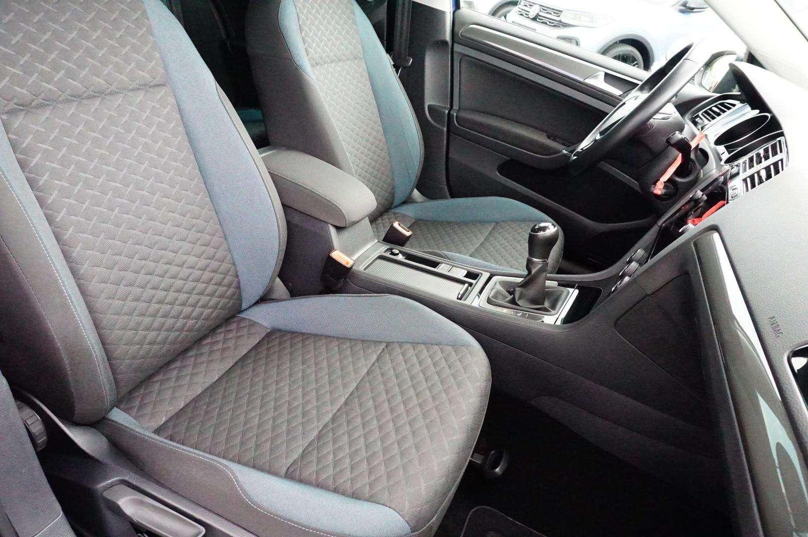 Volkswagen Golf IQ.DRIVE 1.5 l TSI - Samsaru's Car Outlet