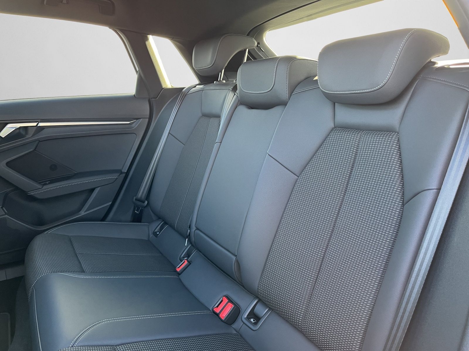 Audi A3 SportbackS line 45 TFSIe PANO SHZ KAM MMI 18"