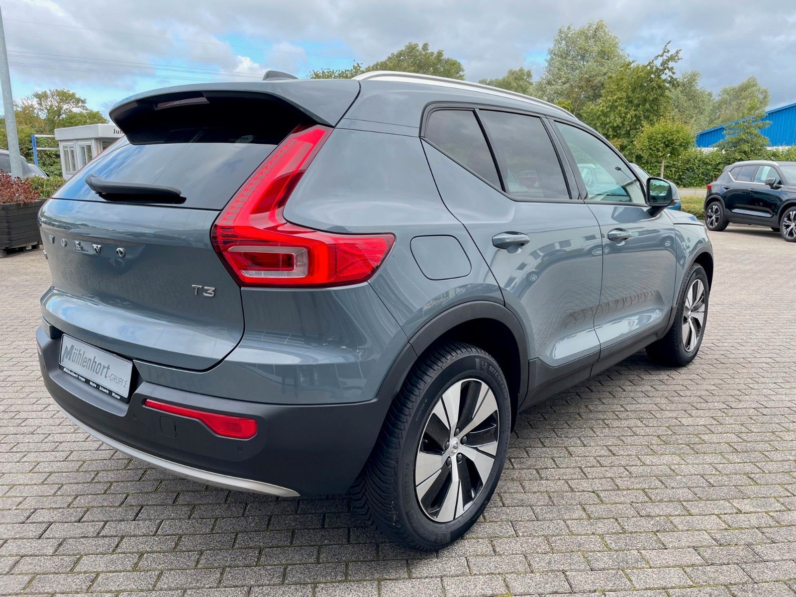 Volvo XC40 T3 Geartr. MOMENTUM PRO-AHK-Cam-Pilot-Keyl