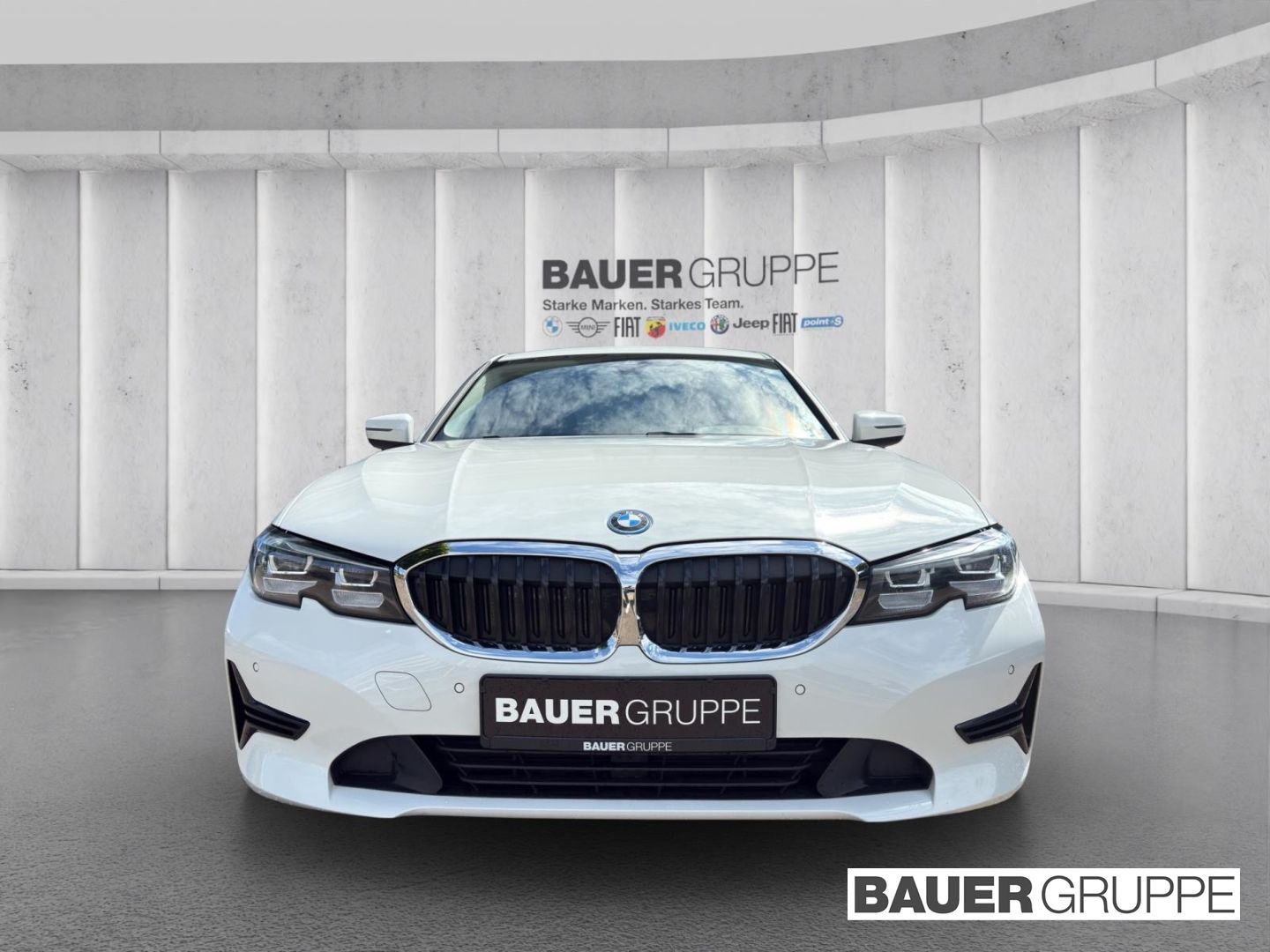 BMW 330 e xDrive Advantage - Samsaru's Car Outlet