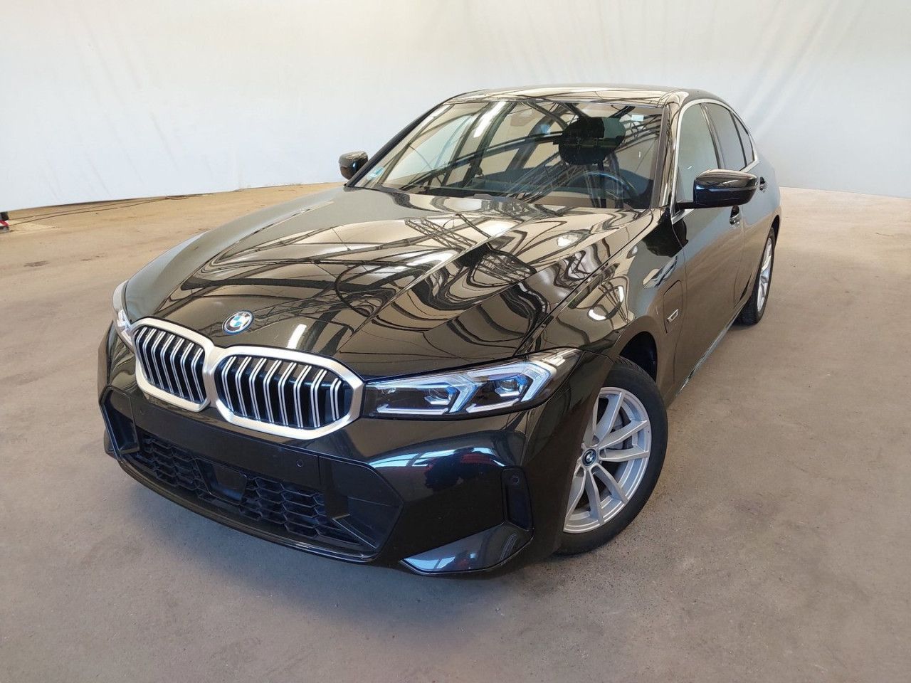 BMW 330e L. M Sport - Samsaru's Car Outlet