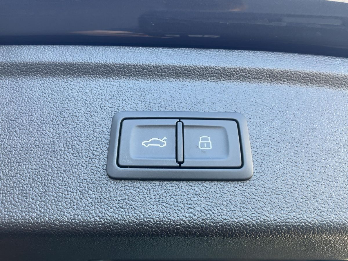 Audi A3 Sportback 35 TFSI S-TR ADVANCED - Samsaru's Car Outlet