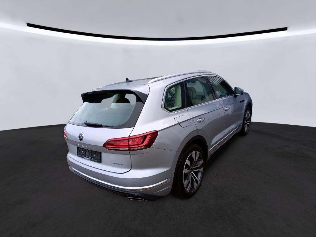 Volkswagen TOUAREG 3.0TSi e-HYBRID 4M - Samsaru's Car Outlet