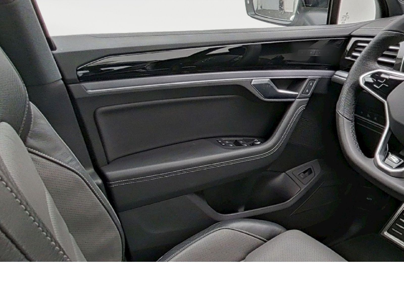 Volkswagen Touareg 3.0 TDI R-Line - Samsaru's Car Outlet