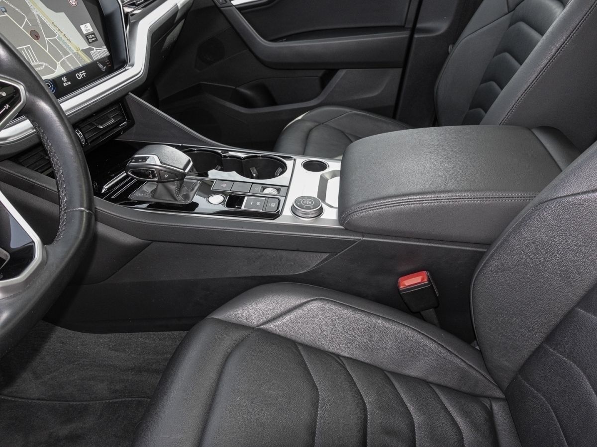 Volkswagen Touareg 3.0 eTSI eHybrid 4Motion - Samsaru's Car Outlet