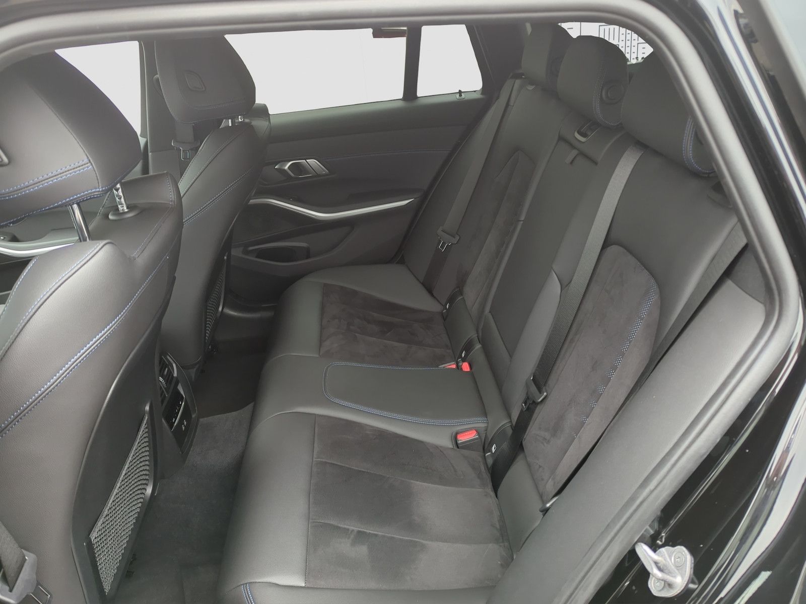 BMW 320d xDrive M Sport - Samsaru's Car Outlet