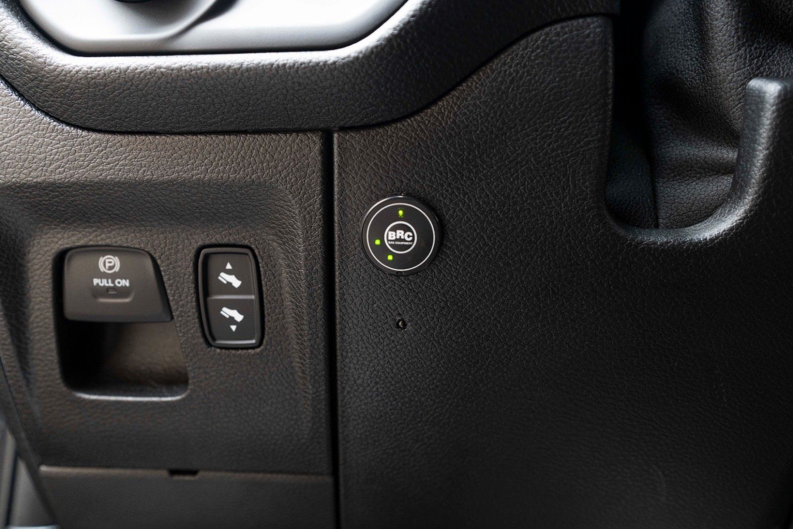 Dodge RAM 5,7L Laramie CC 4X4 360° LED CARPLAY LPG AHK