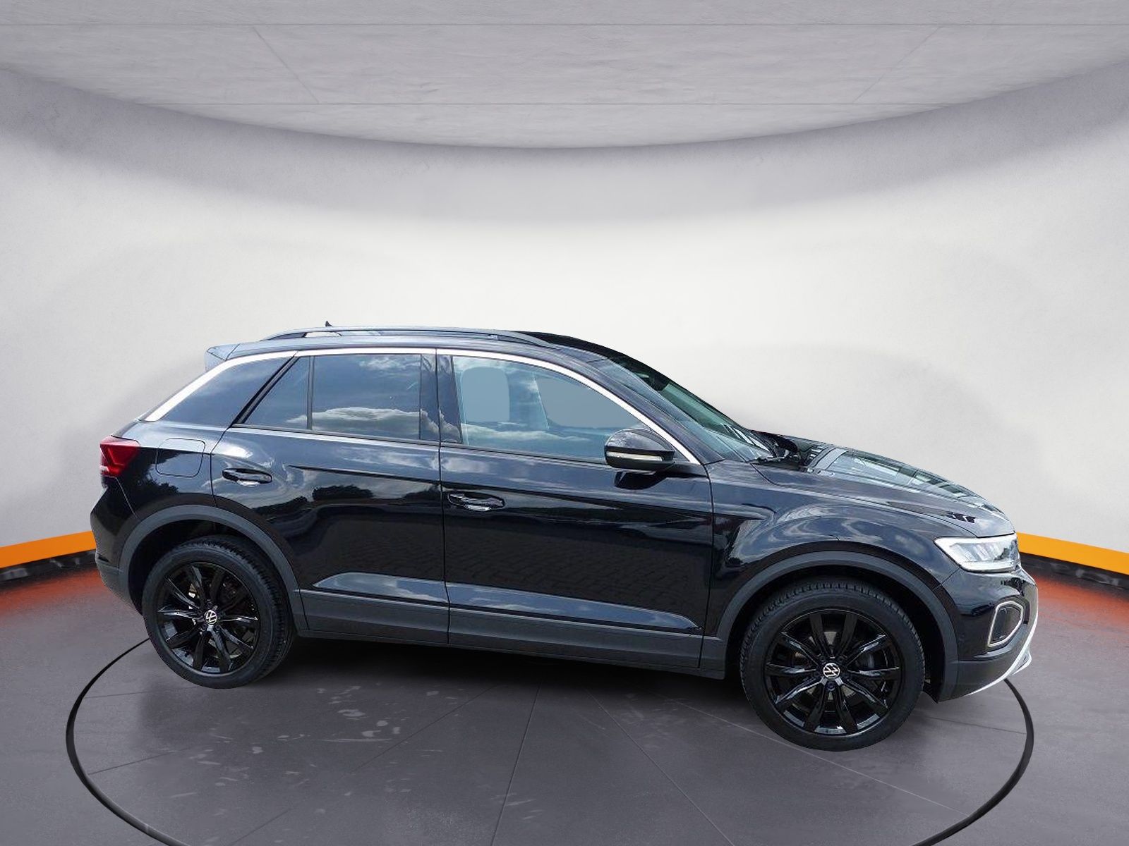 Volkswagen T-Roc 1.5 TSI DSG Life - Samsaru's Car Outlet