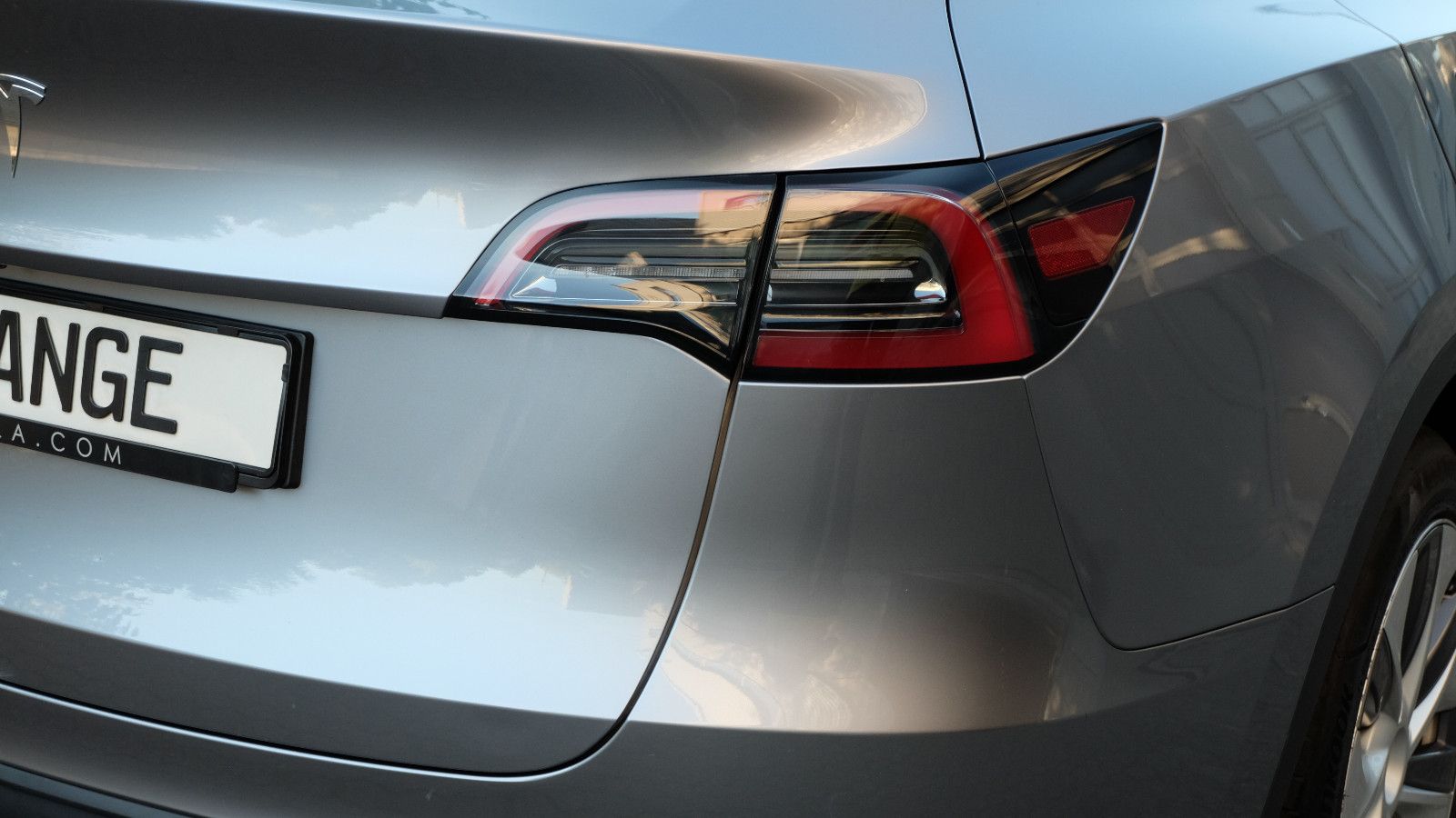 Tesla Model Y Long Range RWD,  Model 2024, Glasdach