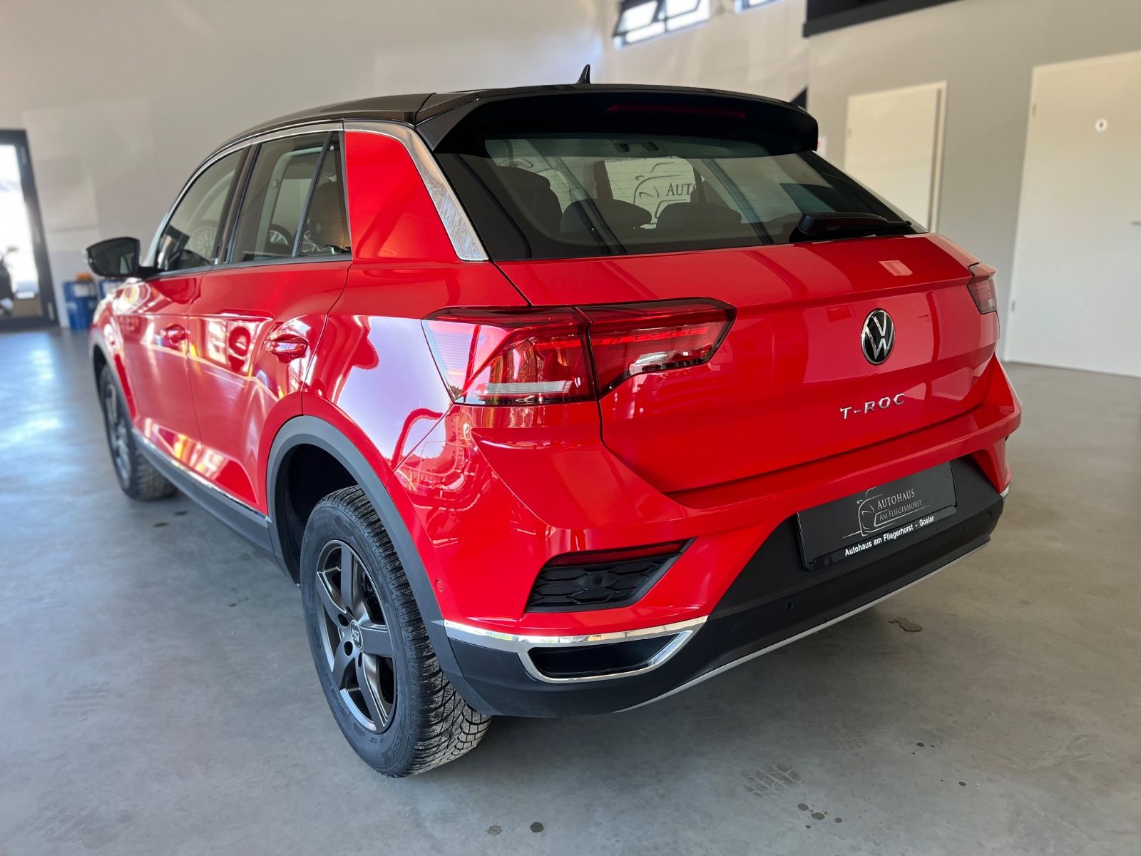 Volkswagen T-Roc 1.5 TSI Style - Samsaru's Car Outlet