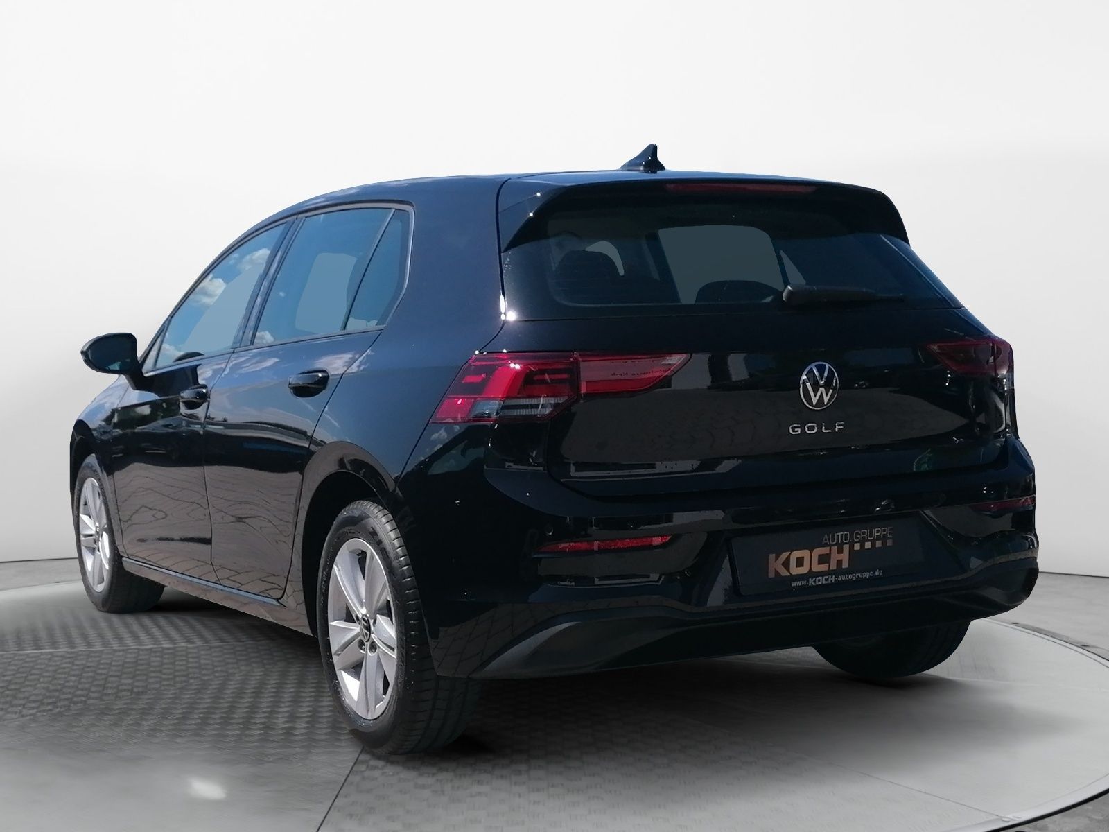 Volkswagen Golf VIII 2.0TDI Life DSG - Samsaru's Car Outlet