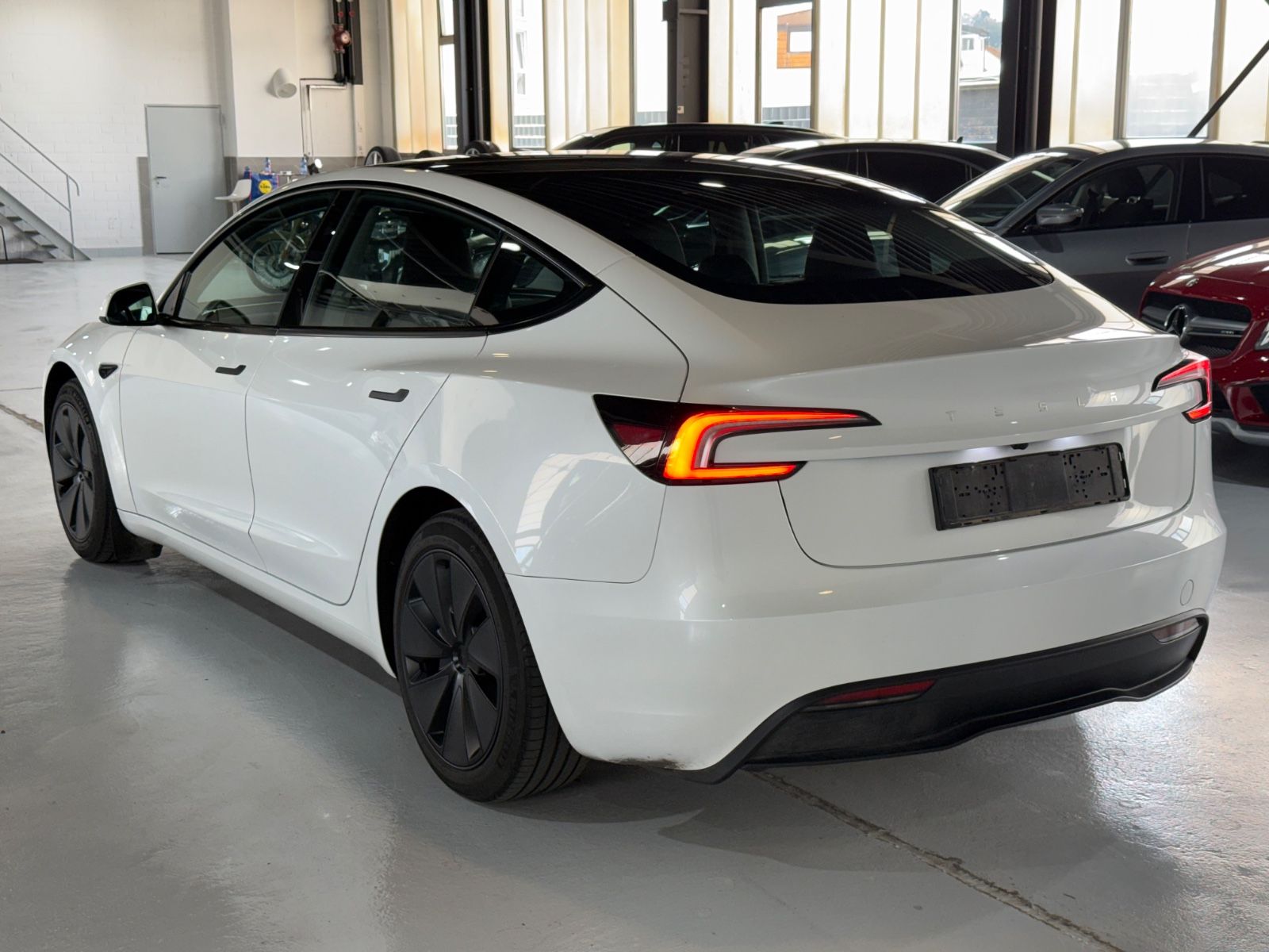 Tesla Model 3 RWD Plus NEW-Model