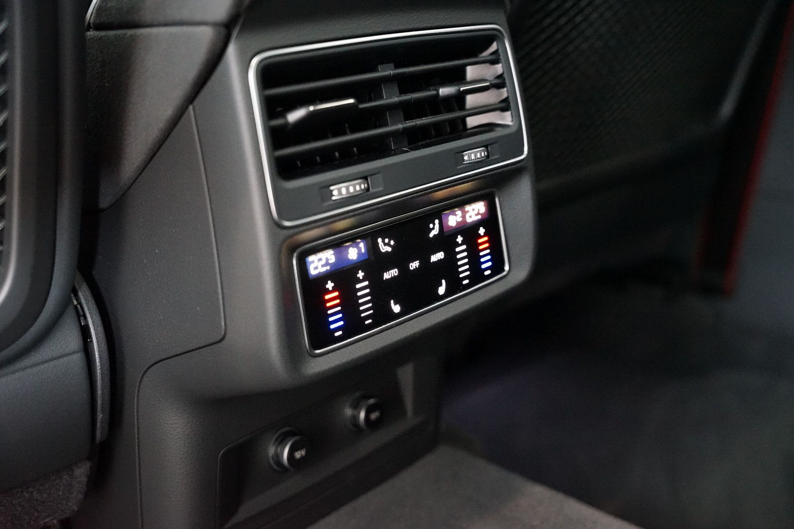 Audi RSQ8 | HuD | Keramik | Pano | 305 km/h | 23"