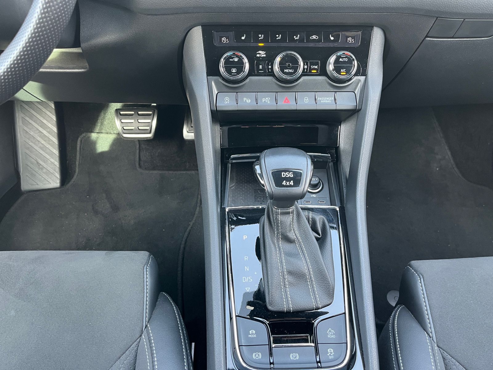 Skoda Kodiaq 2.0TDI DSG 4x4 Sportline  360° AHK Standh