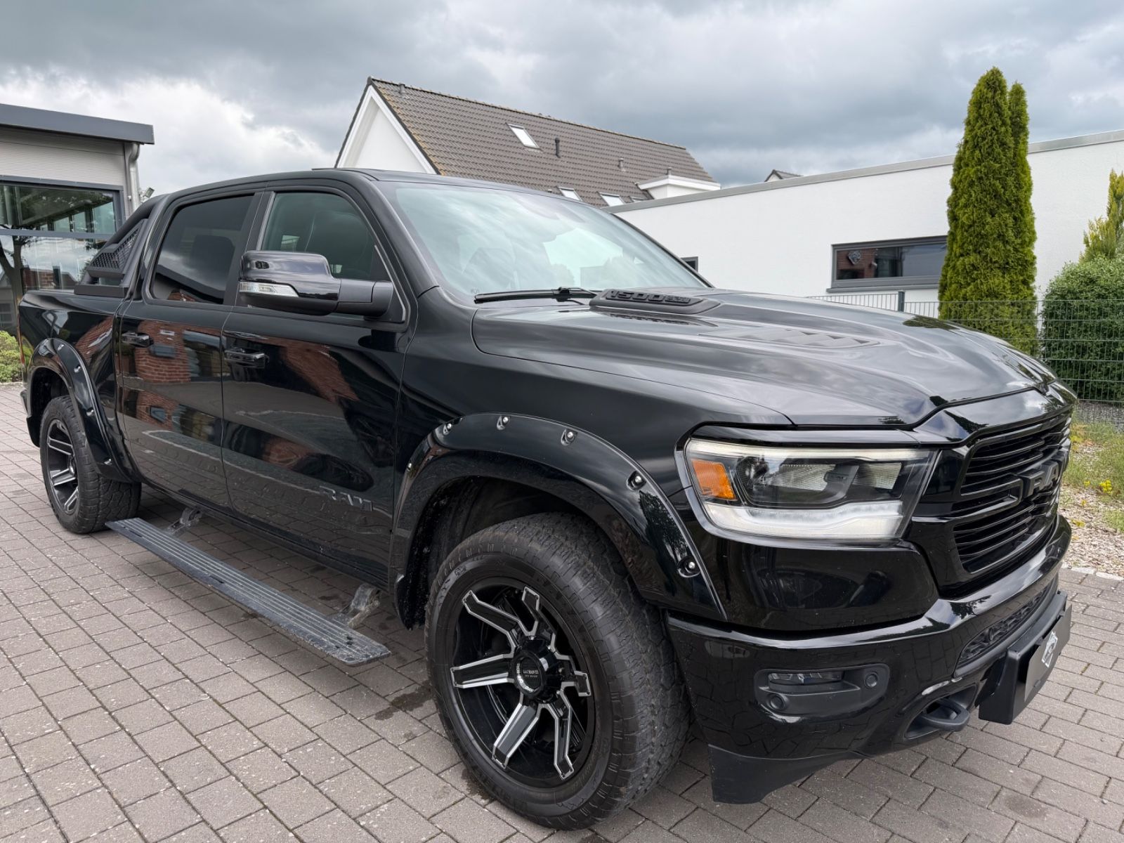 Dodge RAM 1500 5.7 Laramie Sport/Night/Sport-Aga/LPG