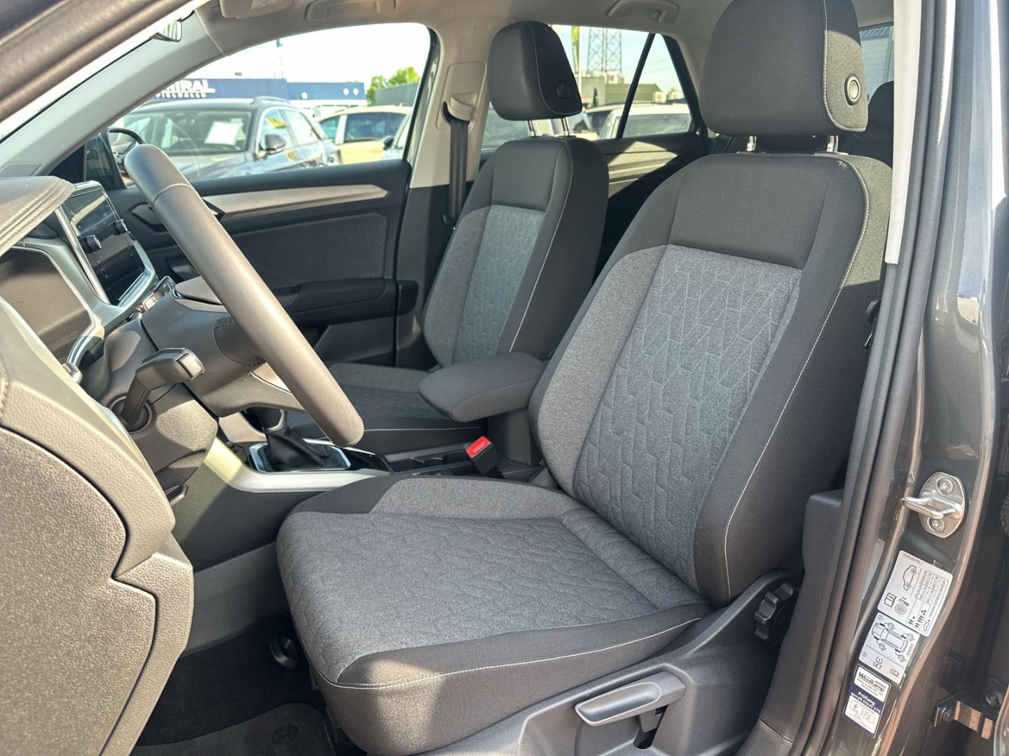 Volkswagen T-Roc Move 1.5 TSI DSG - Samsaru's Car Outlet