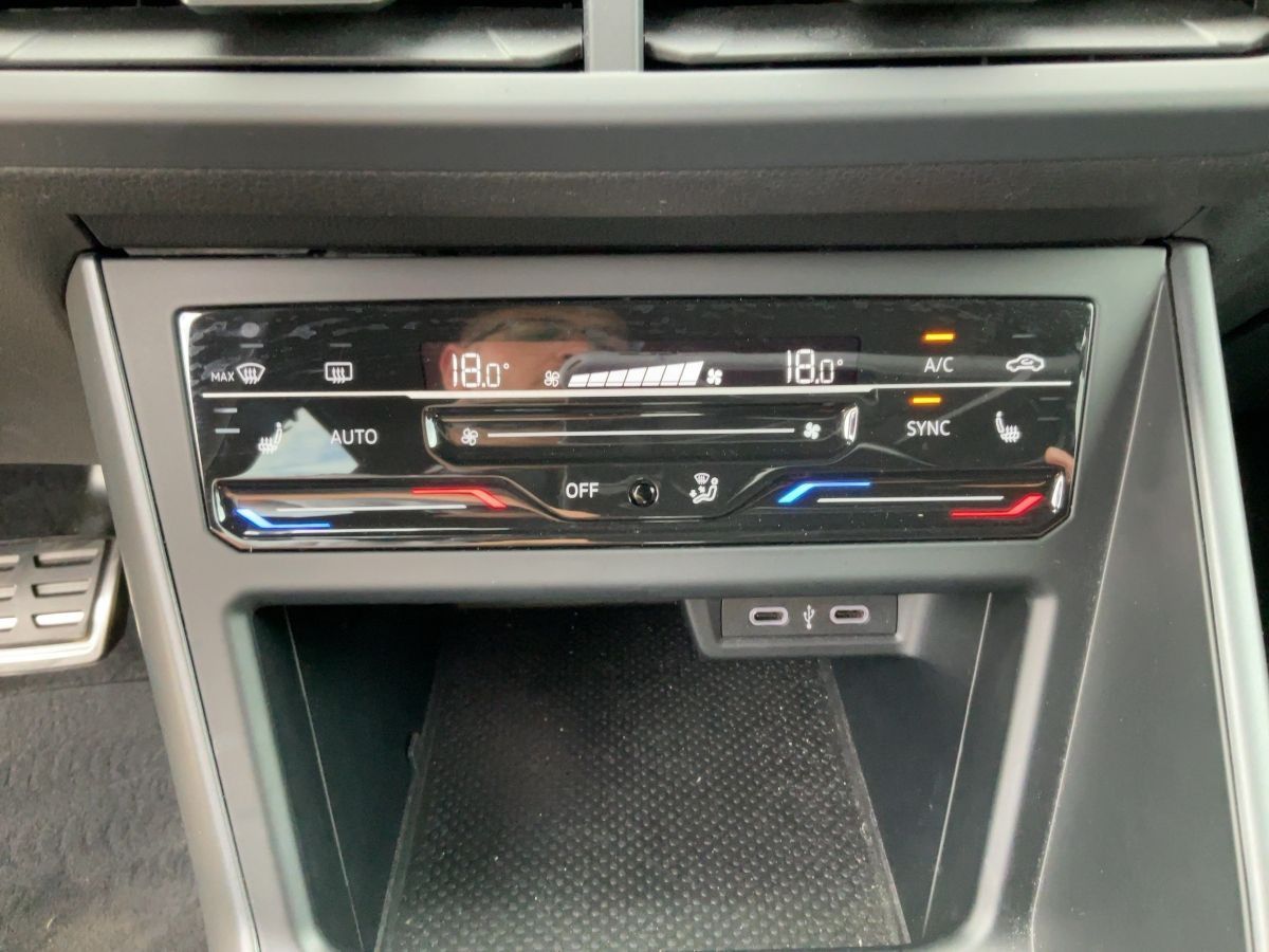 Volkswagen Taigo 1.5 TSI DSG R-LINE - Samsaru's Car Outlet
