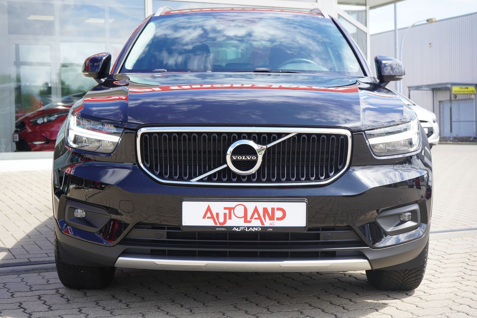 Volvo XC 40 T3 2WD Momentum Pro - Samsaru's Car Outlet