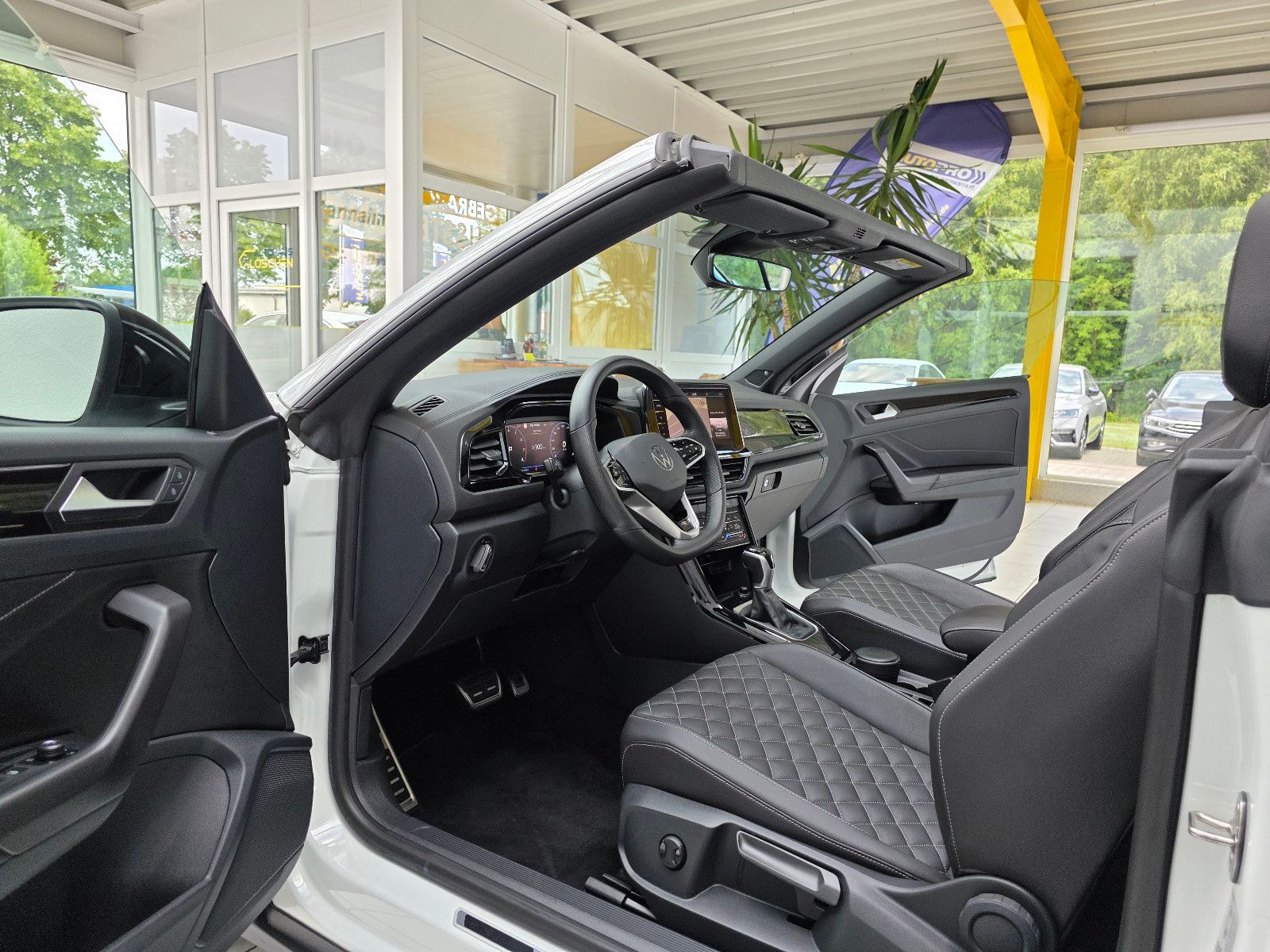 Volkswagen T-Roc R-Line Black - Samsaru's Car Outlet